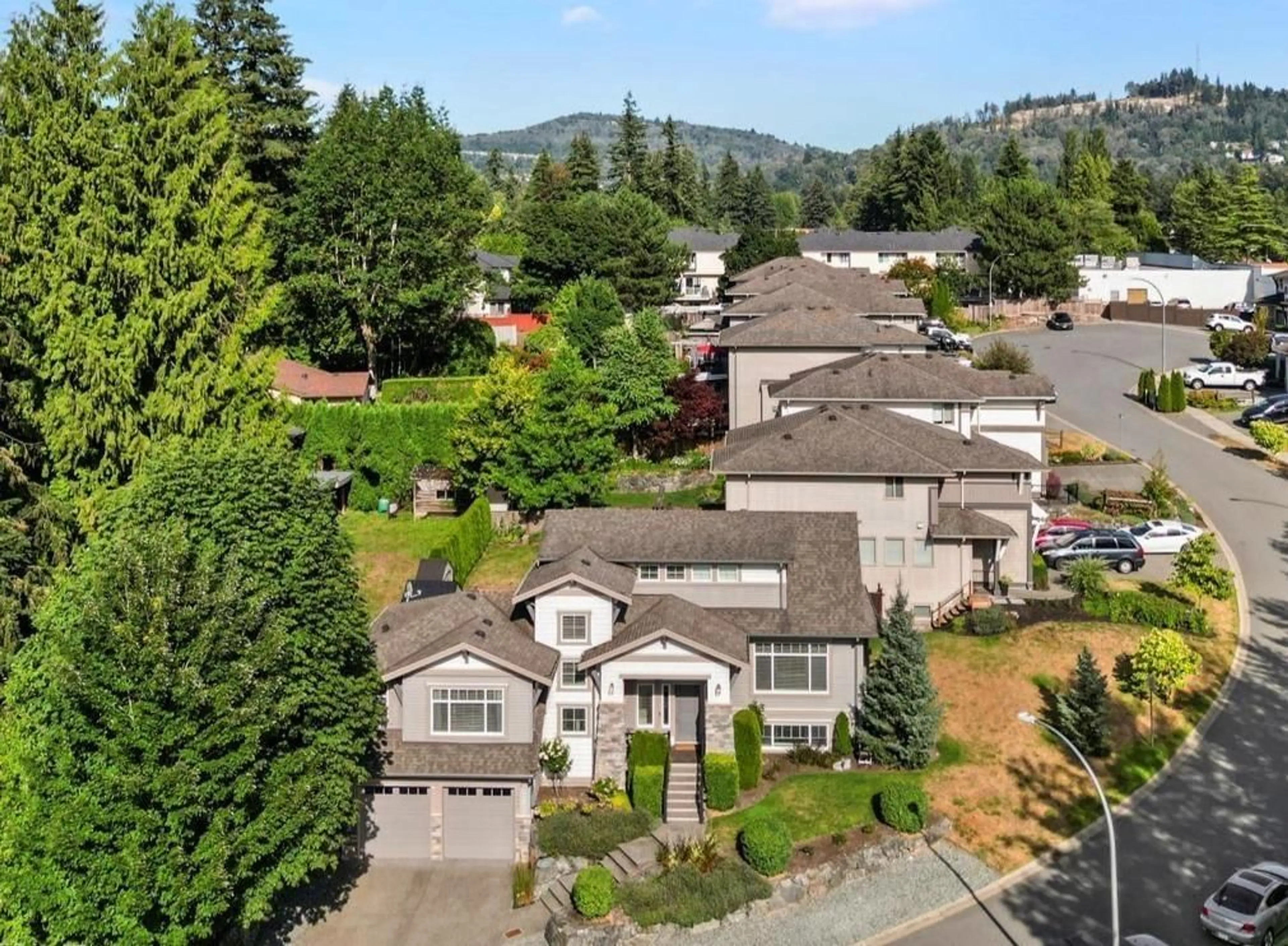 A pic from outside/outdoor area/front of a property/back of a property/a pic from drone, mountain view for 3090 LUKIV TERRACE, Abbotsford British Columbia V2S0E5