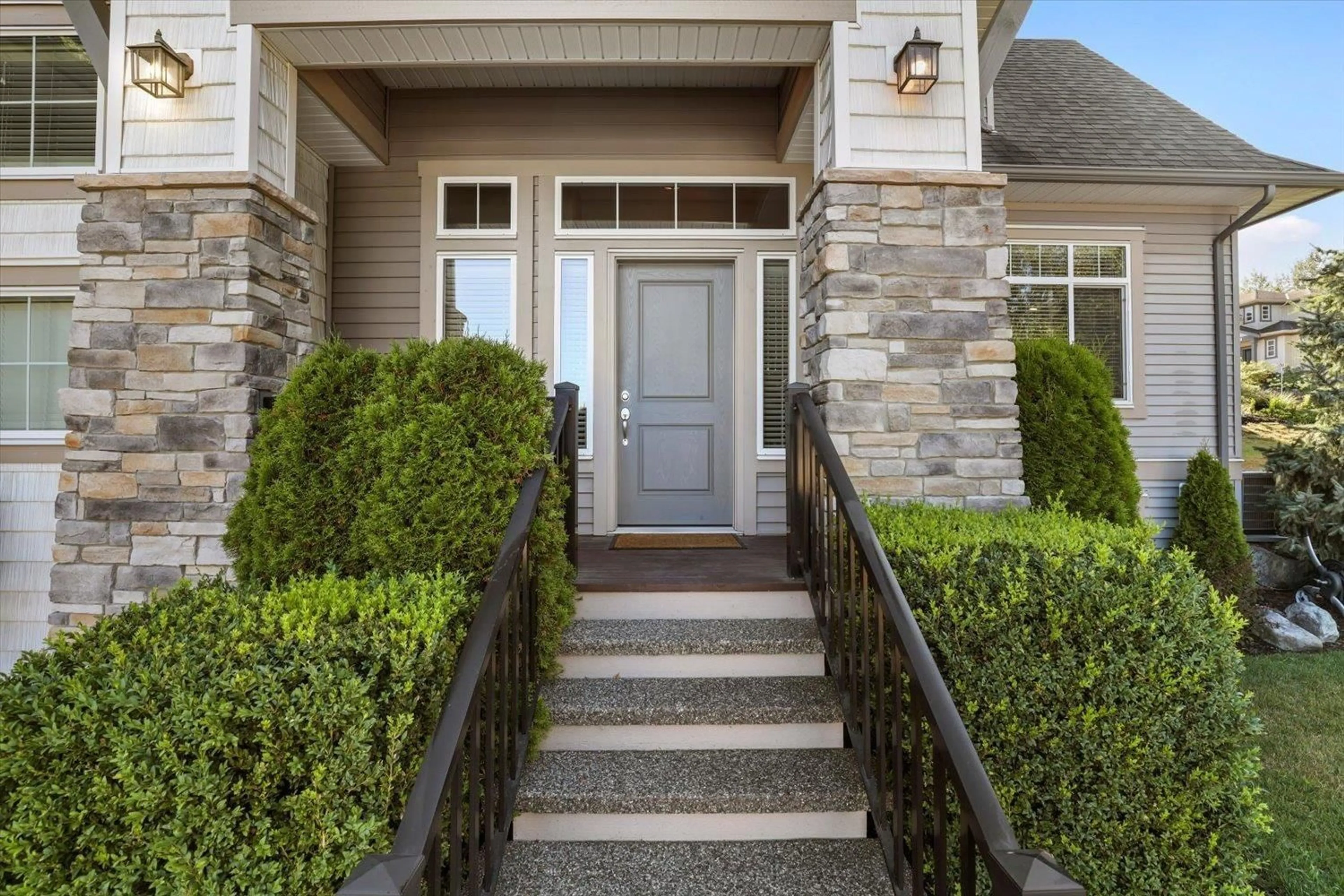 Indoor entryway for 3090 LUKIV TERRACE, Abbotsford British Columbia V2S0E5