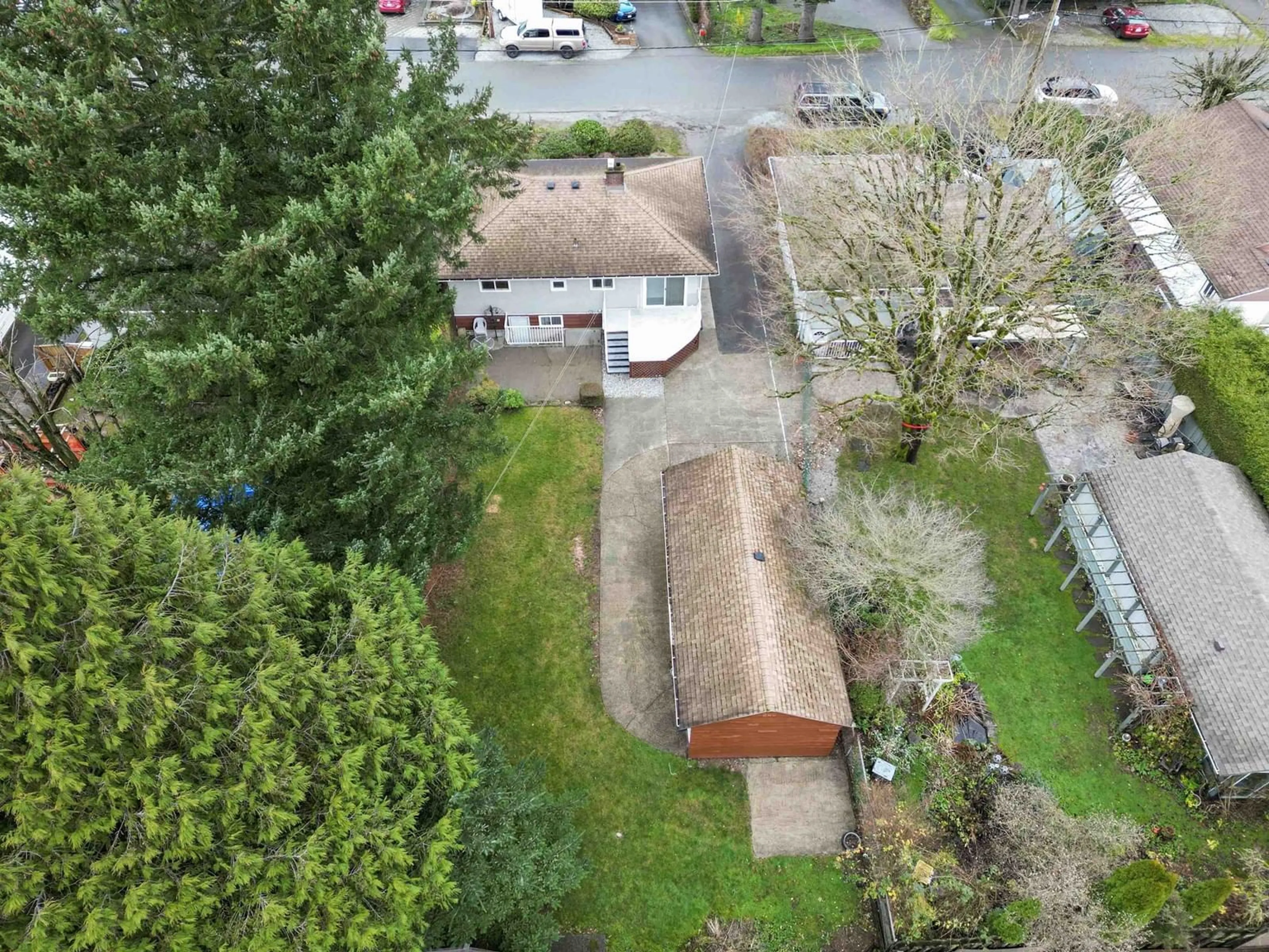 A pic from outside/outdoor area/front of a property/back of a property/a pic from drone, street for 11660 98A AVENUE, Surrey British Columbia V3V2K9