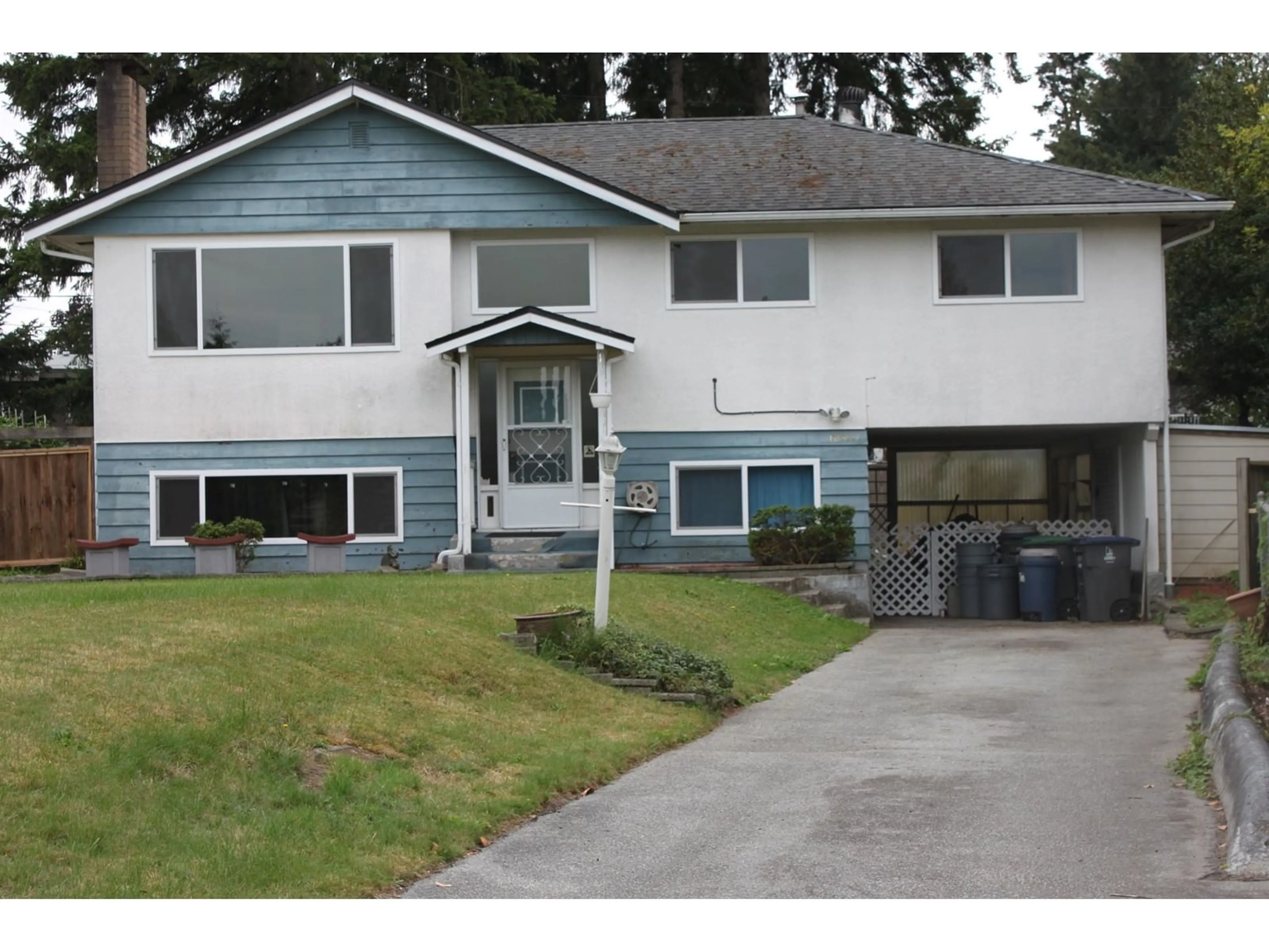 Home with vinyl exterior material, street for 10977 JAY CRESCENT, Surrey British Columbia V3R5B3