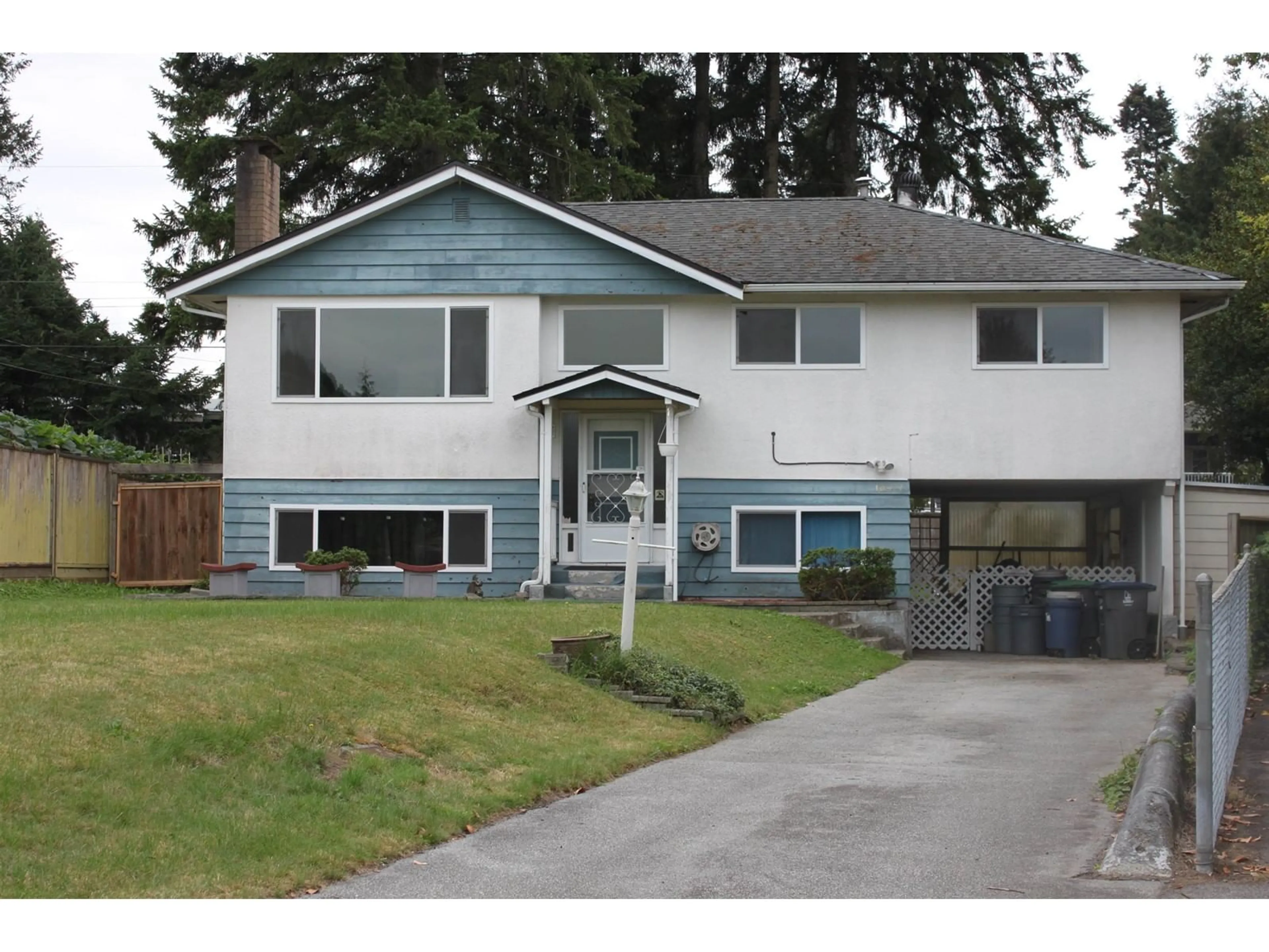 Home with vinyl exterior material, street for 10977 JAY CRESCENT, Surrey British Columbia V3R5B3