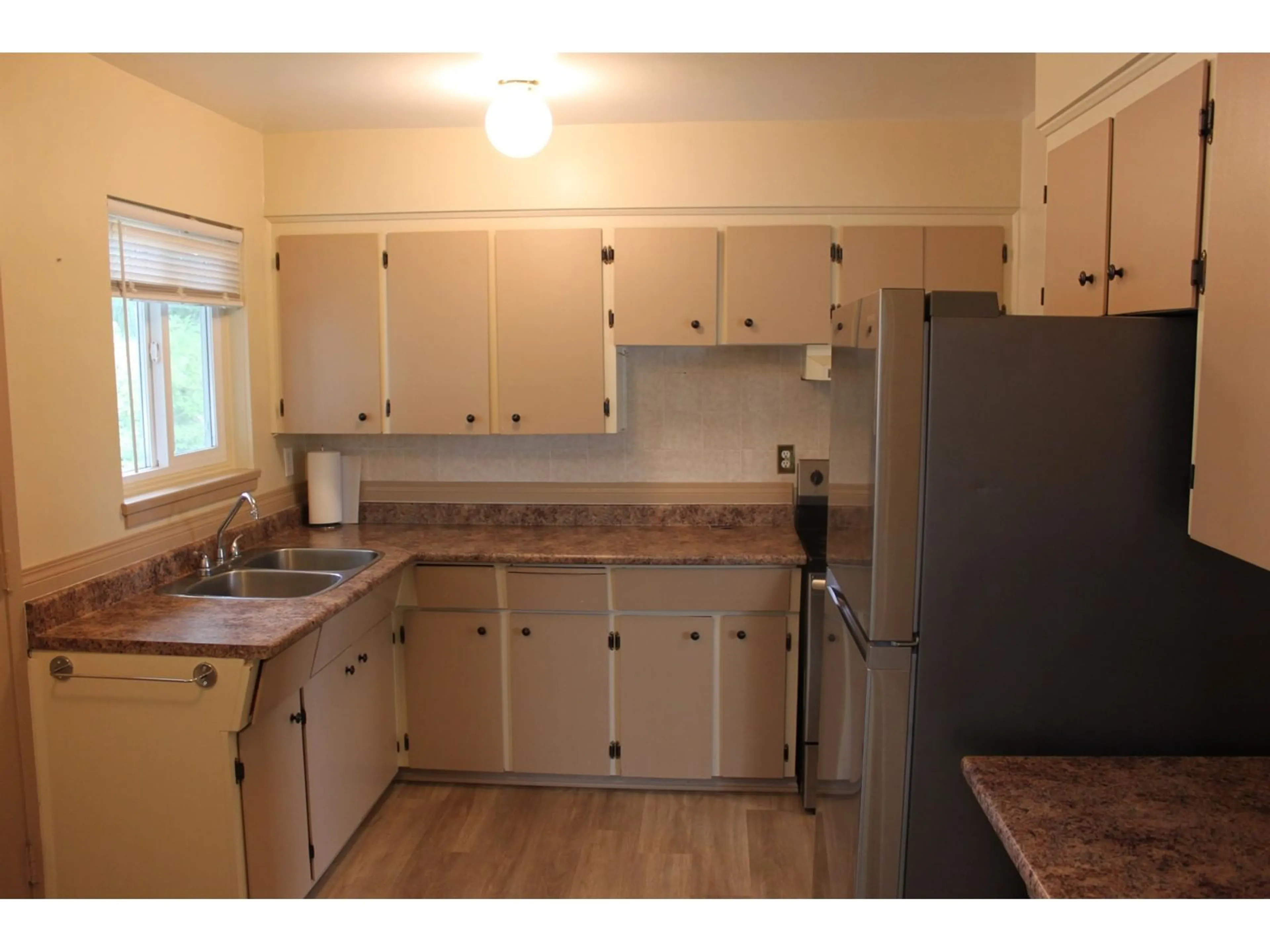 Standard kitchen, unknown for 10977 JAY CRESCENT, Surrey British Columbia V3R5B3