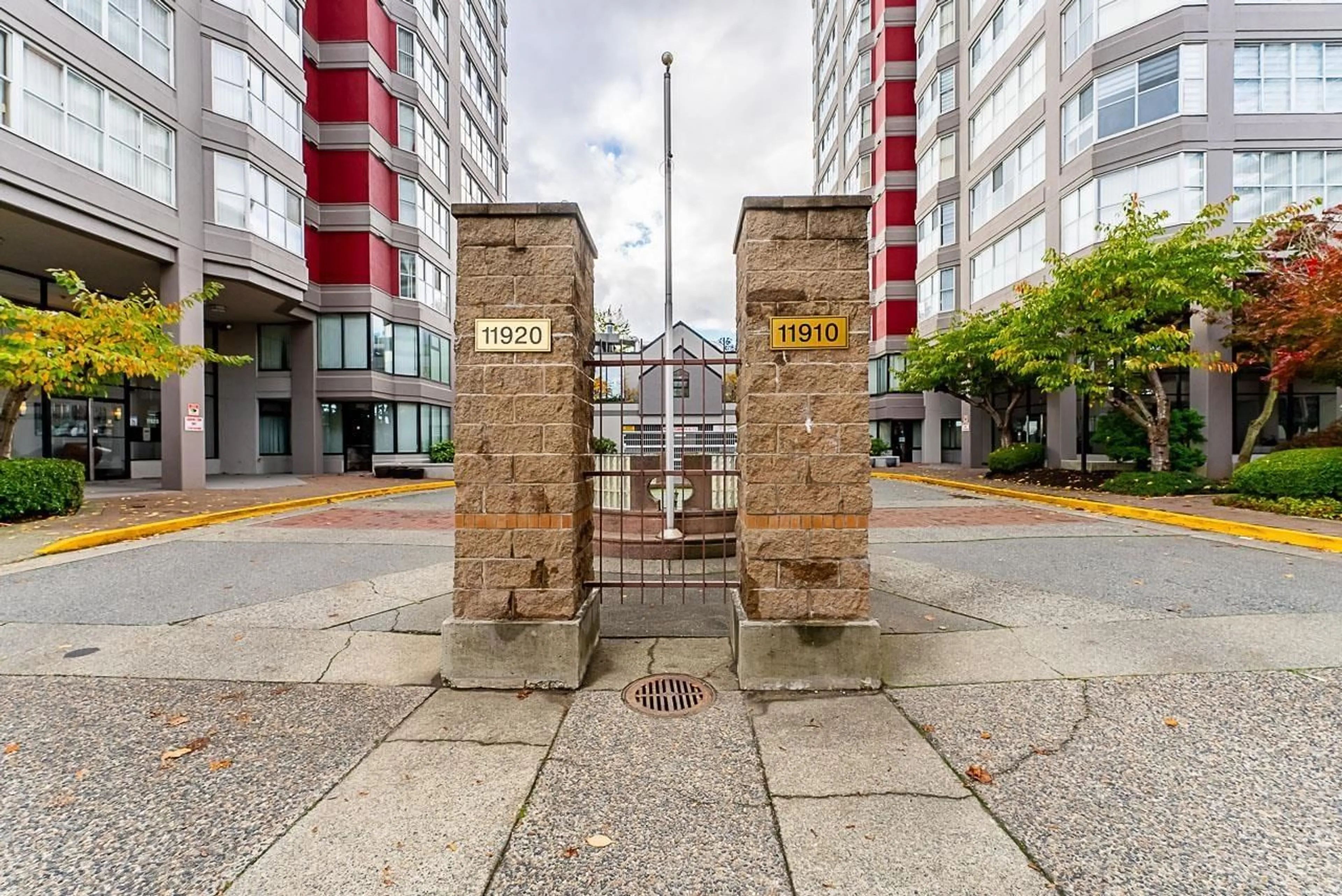 Indoor foyer for 601 11920 80 AVENUE, Delta British Columbia V4C8E8