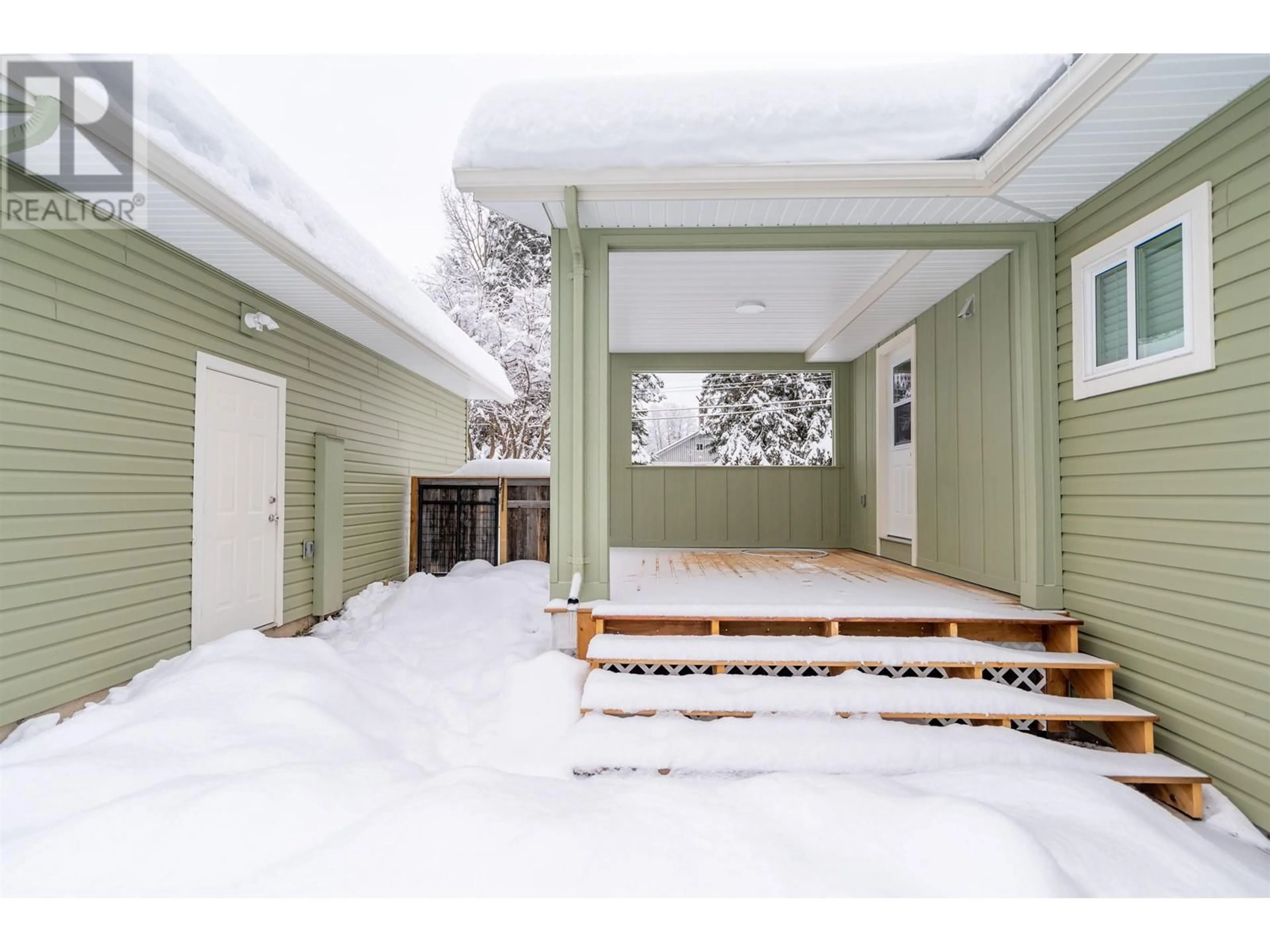 Indoor foyer for 6846 S KELLY ROAD, Prince George British Columbia V2K2G9