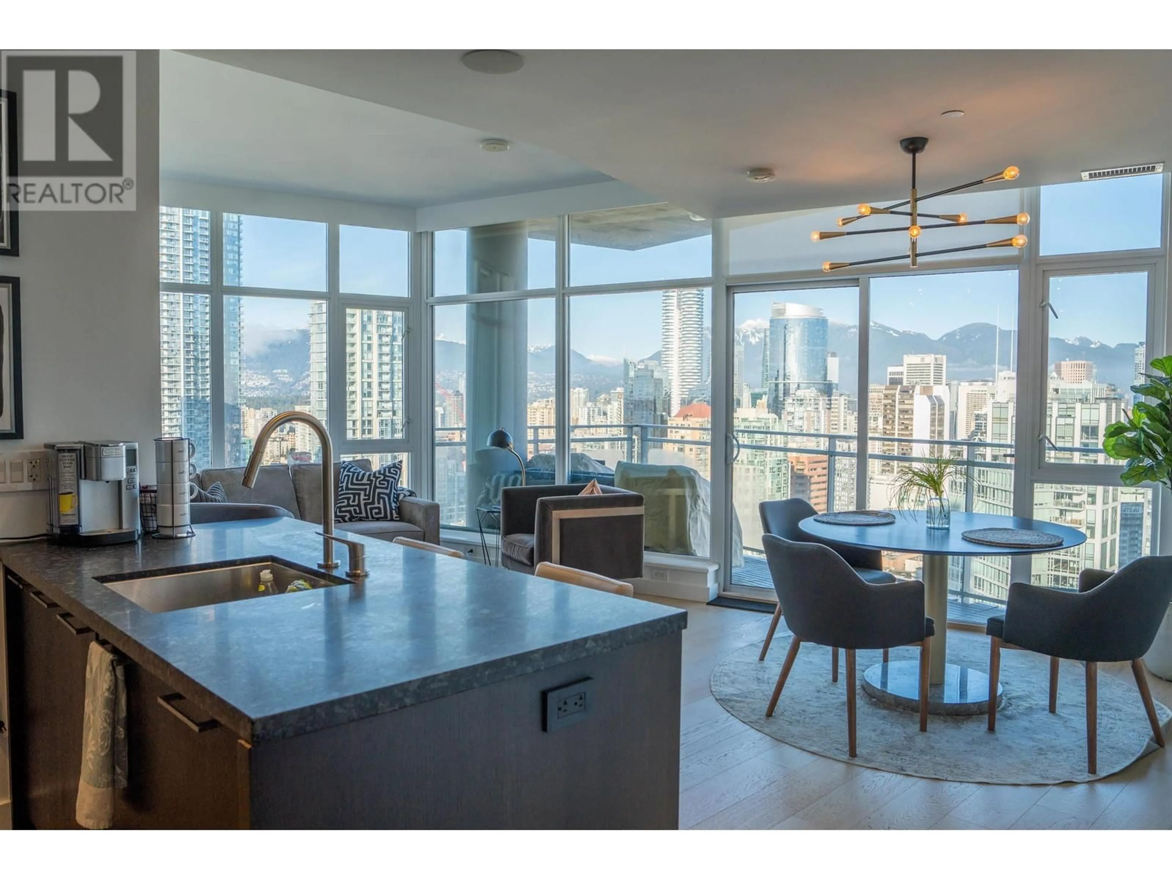 Open concept kitchen, unknown for 3903 1372 SEYMOUR STREET, Vancouver British Columbia V6B0L1