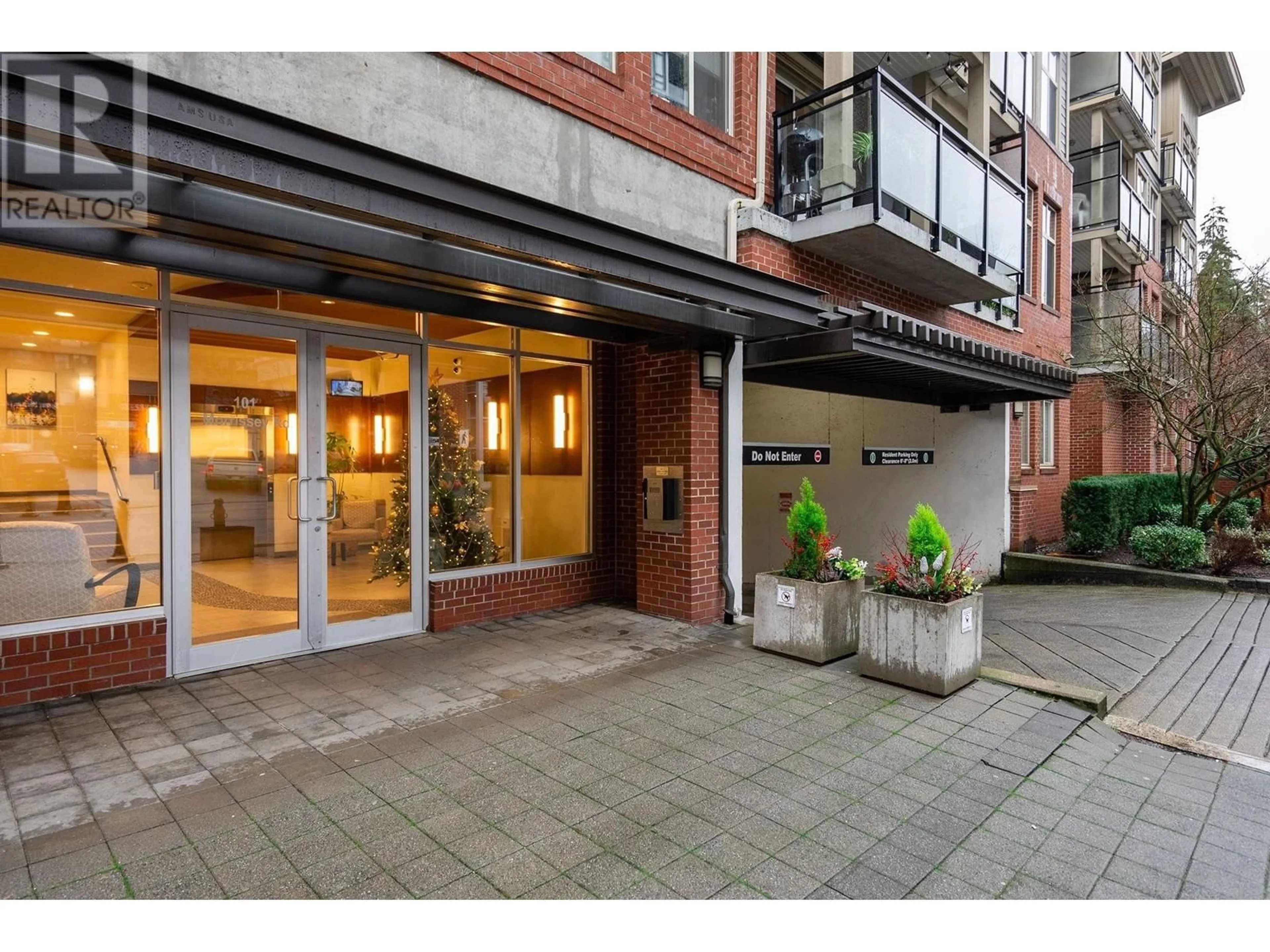 Indoor foyer for 201 101 MORRISSEY ROAD, Port Moody British Columbia V3H0E6