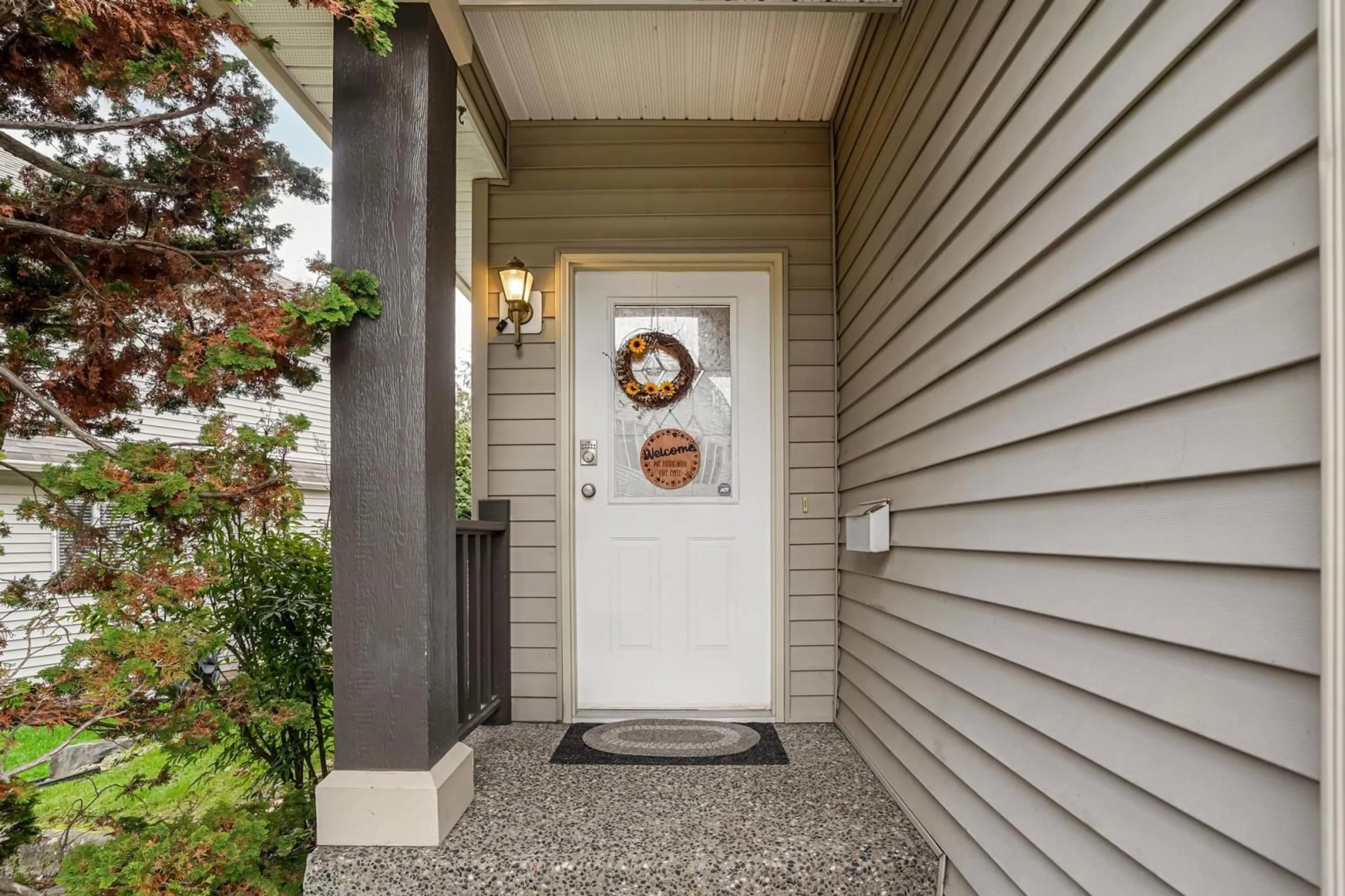 Indoor entryway for 168 46360 VALLEYVIEW ROAD|Promontory, Chilliwack British Columbia V2R5L7