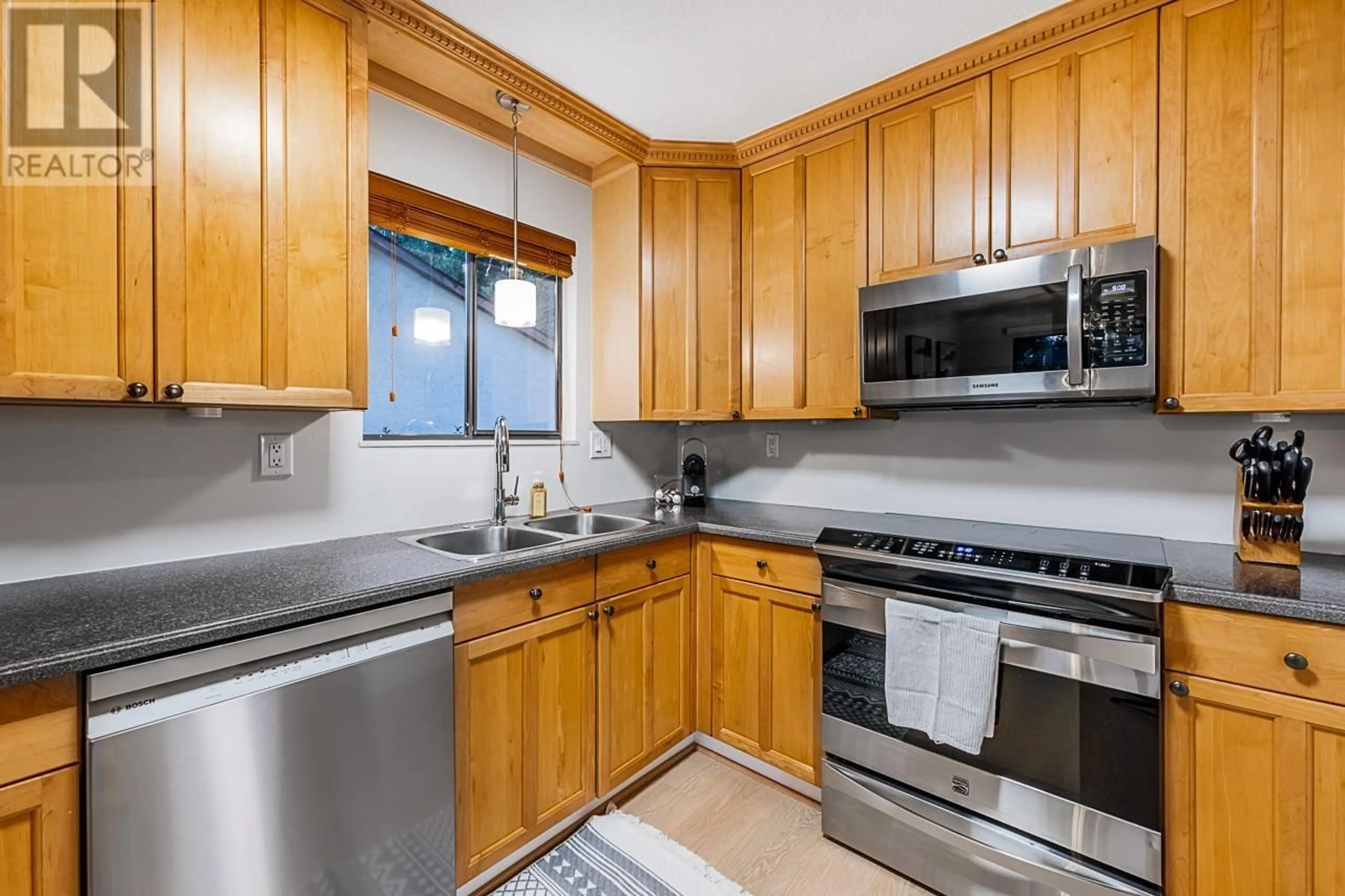 Standard kitchen, unknown for 1203 NESTOR STREET, Coquitlam British Columbia V3E1J1