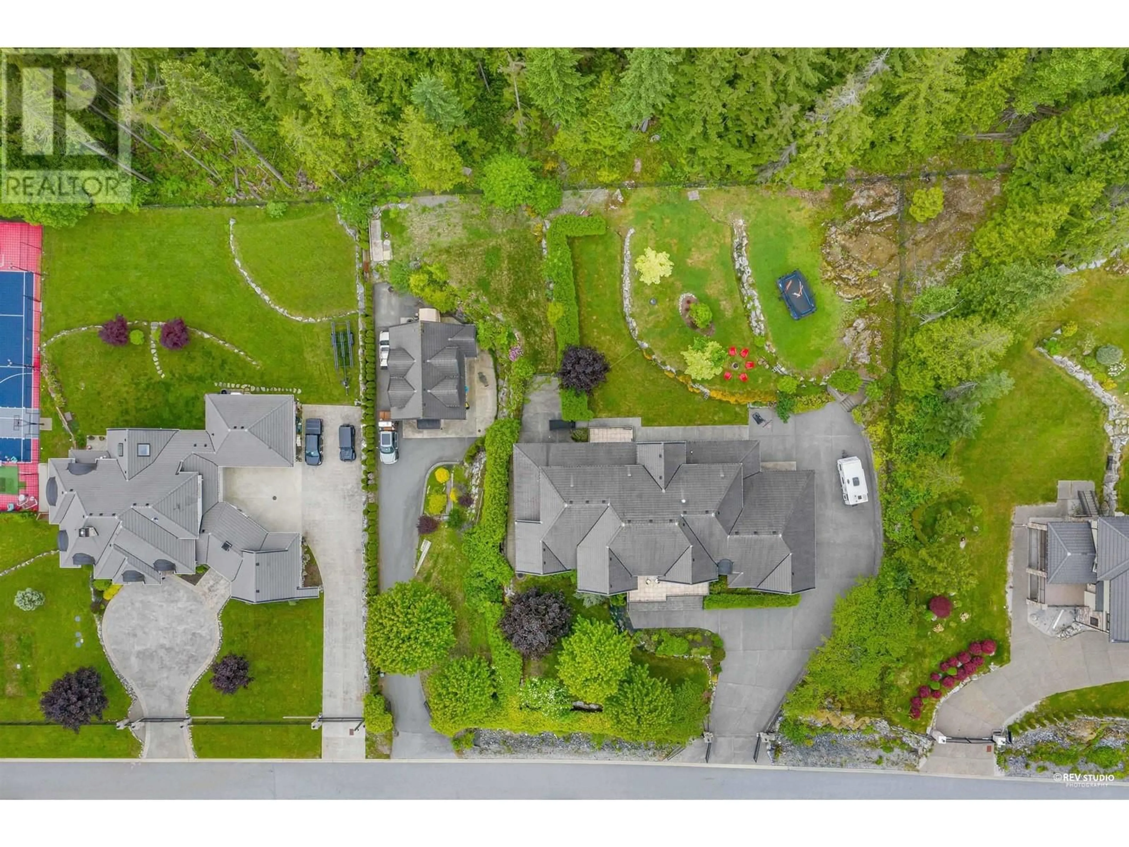 A pic from outside/outdoor area/front of a property/back of a property/a pic from drone, street for 3279 BLACK BEAR WAY, Anmore British Columbia V3H5G6