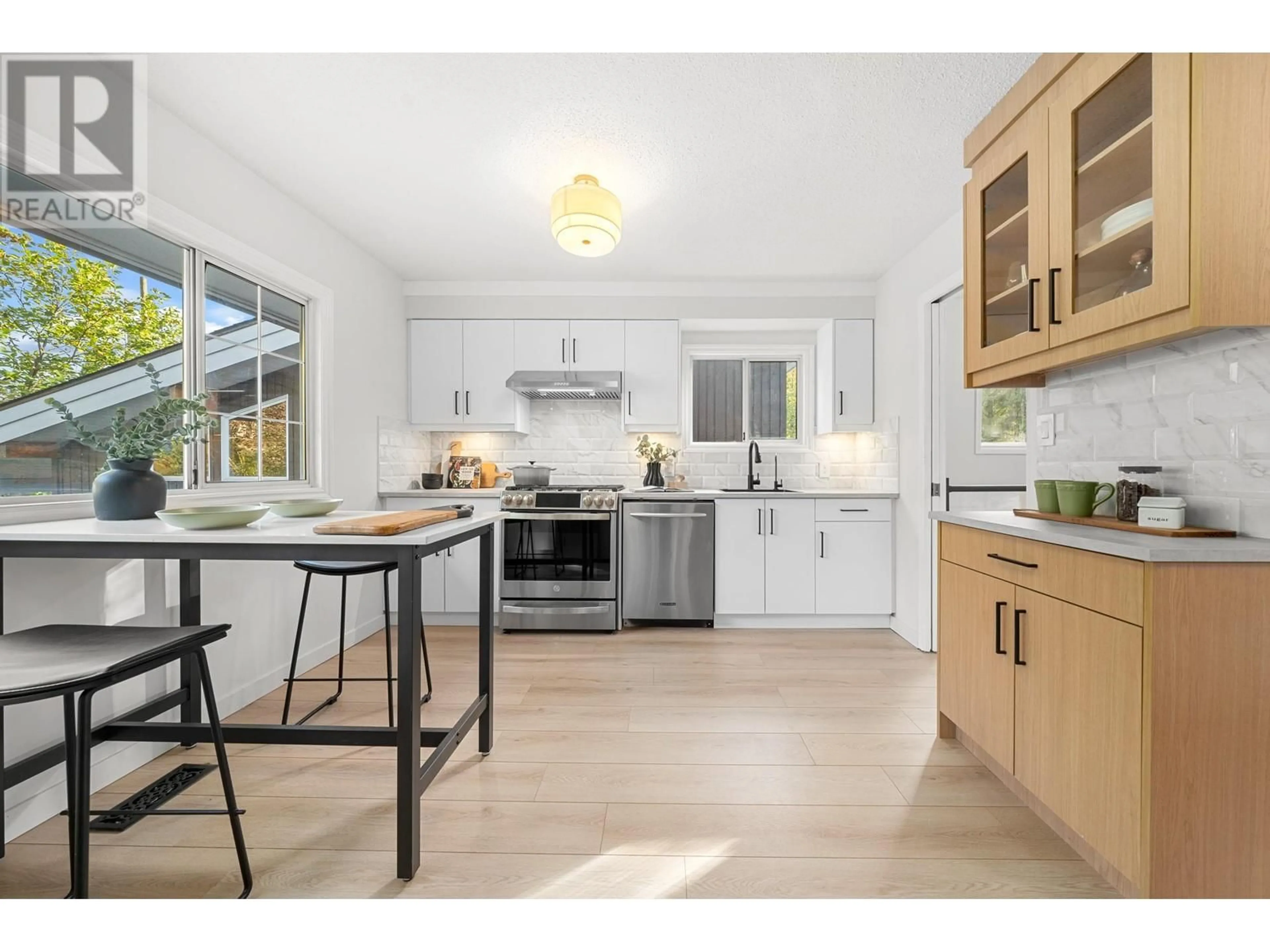 Open concept kitchen, unknown for 2397 PHILIP AVENUE, North Vancouver British Columbia V7P2W7