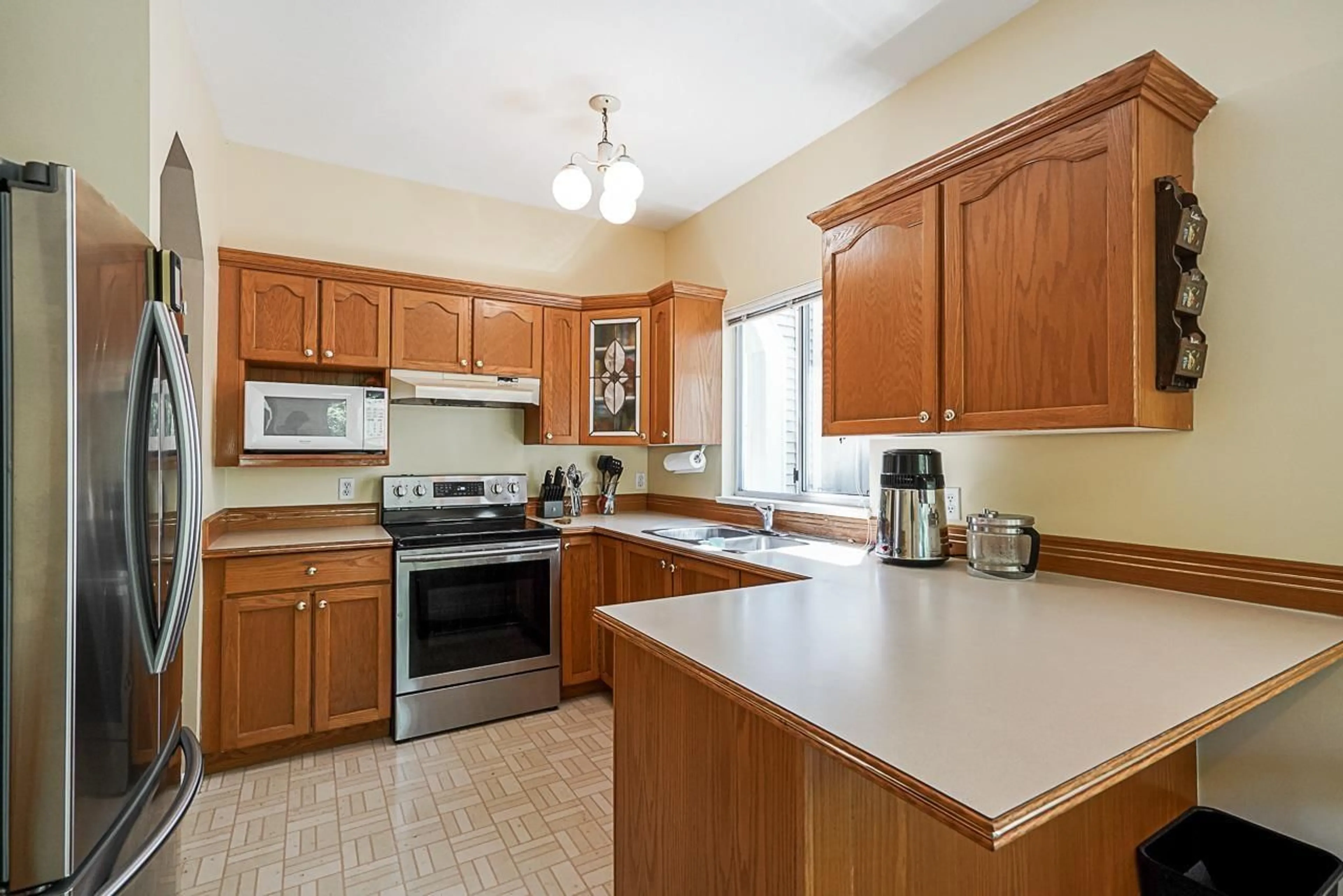 Standard kitchen, unknown for 107 9072 FLEETWOOD WAY, Surrey British Columbia V3R0M6