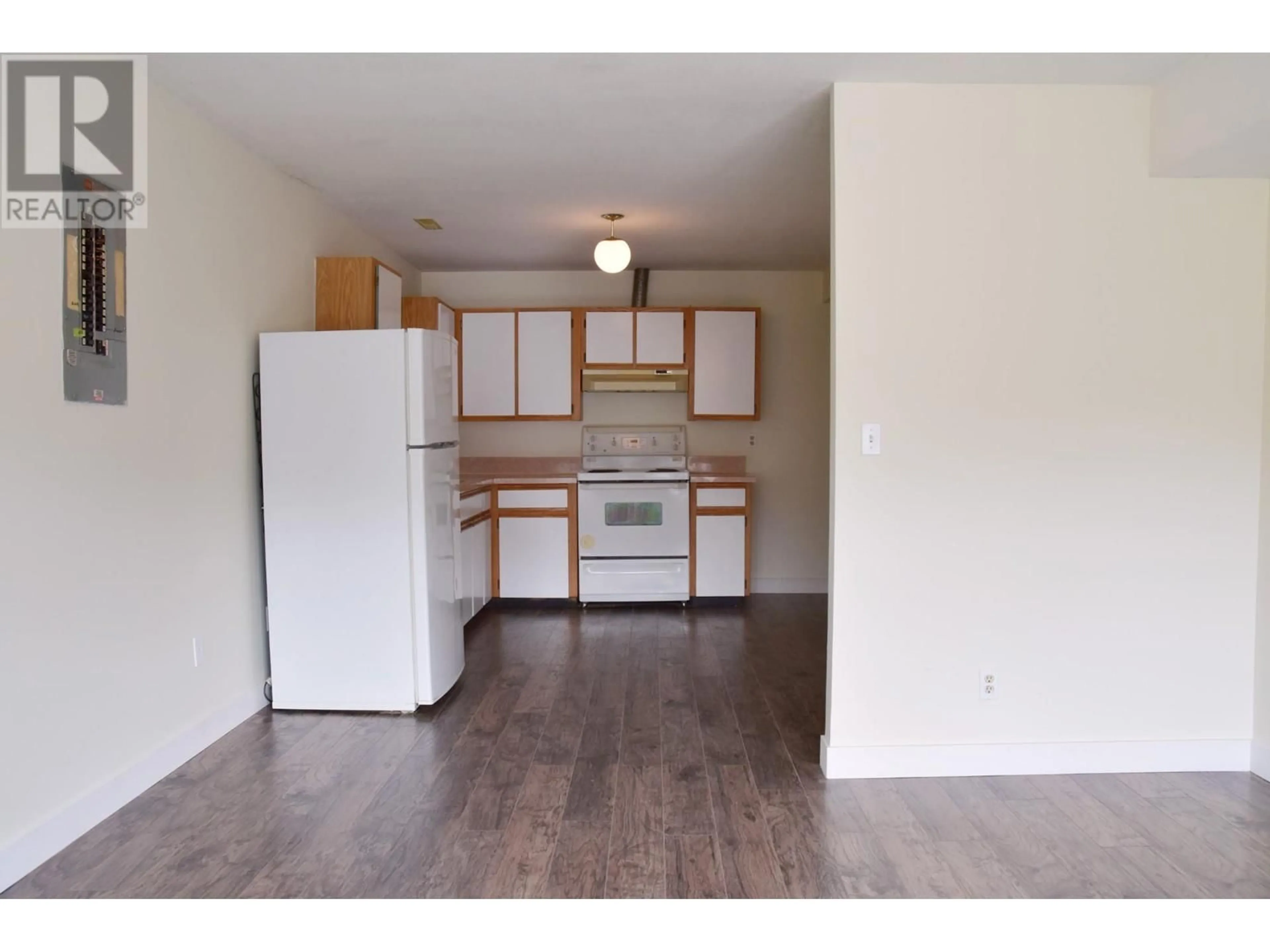 Standard kitchen, wood/laminate floor for 1629 PRAIRIE AVENUE, Port Coquitlam British Columbia V3B1T8