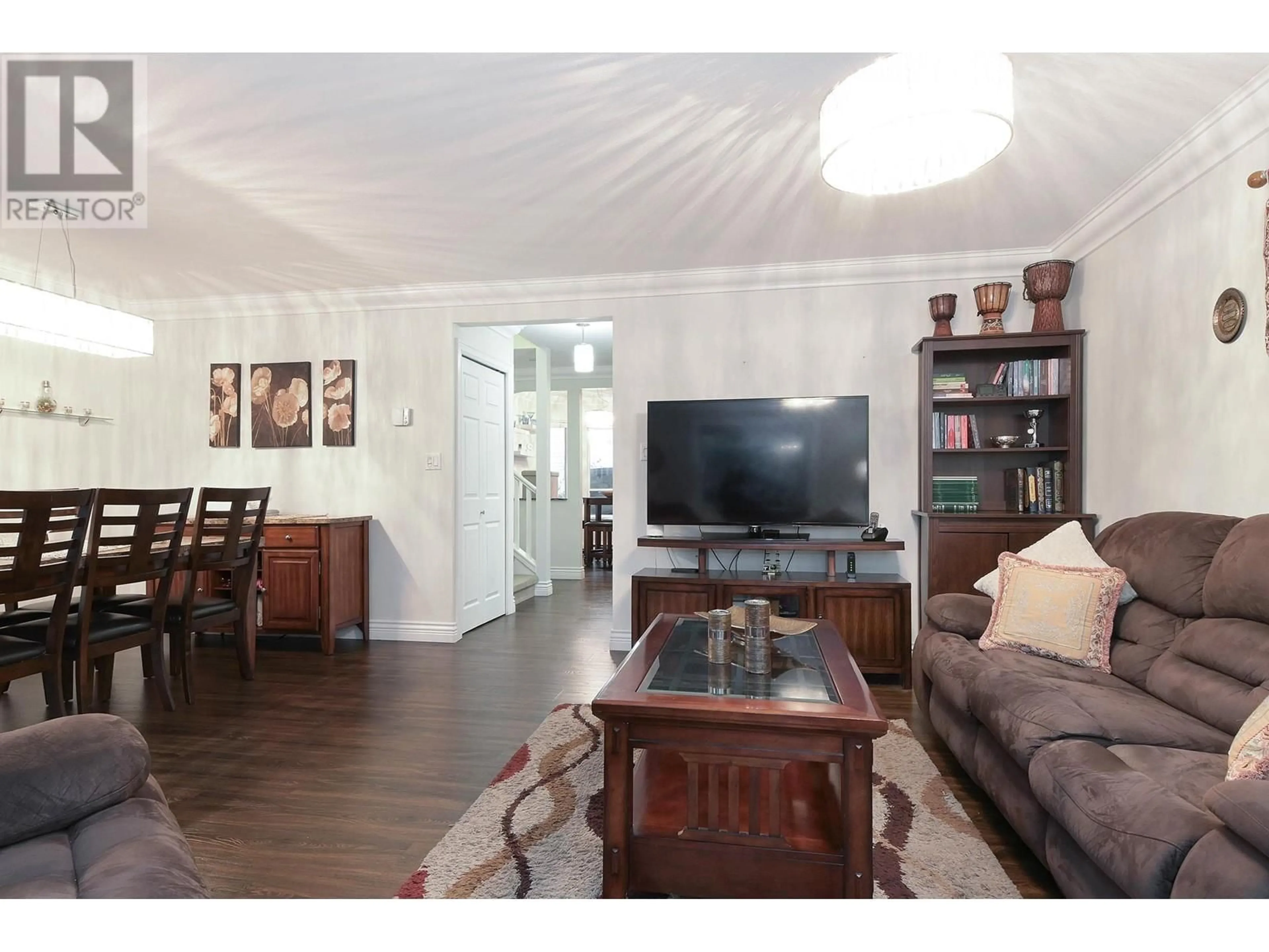 Living room with furniture, wood/laminate floor for 16 20625 118 AVENUE, Maple Ridge British Columbia V2X0R1