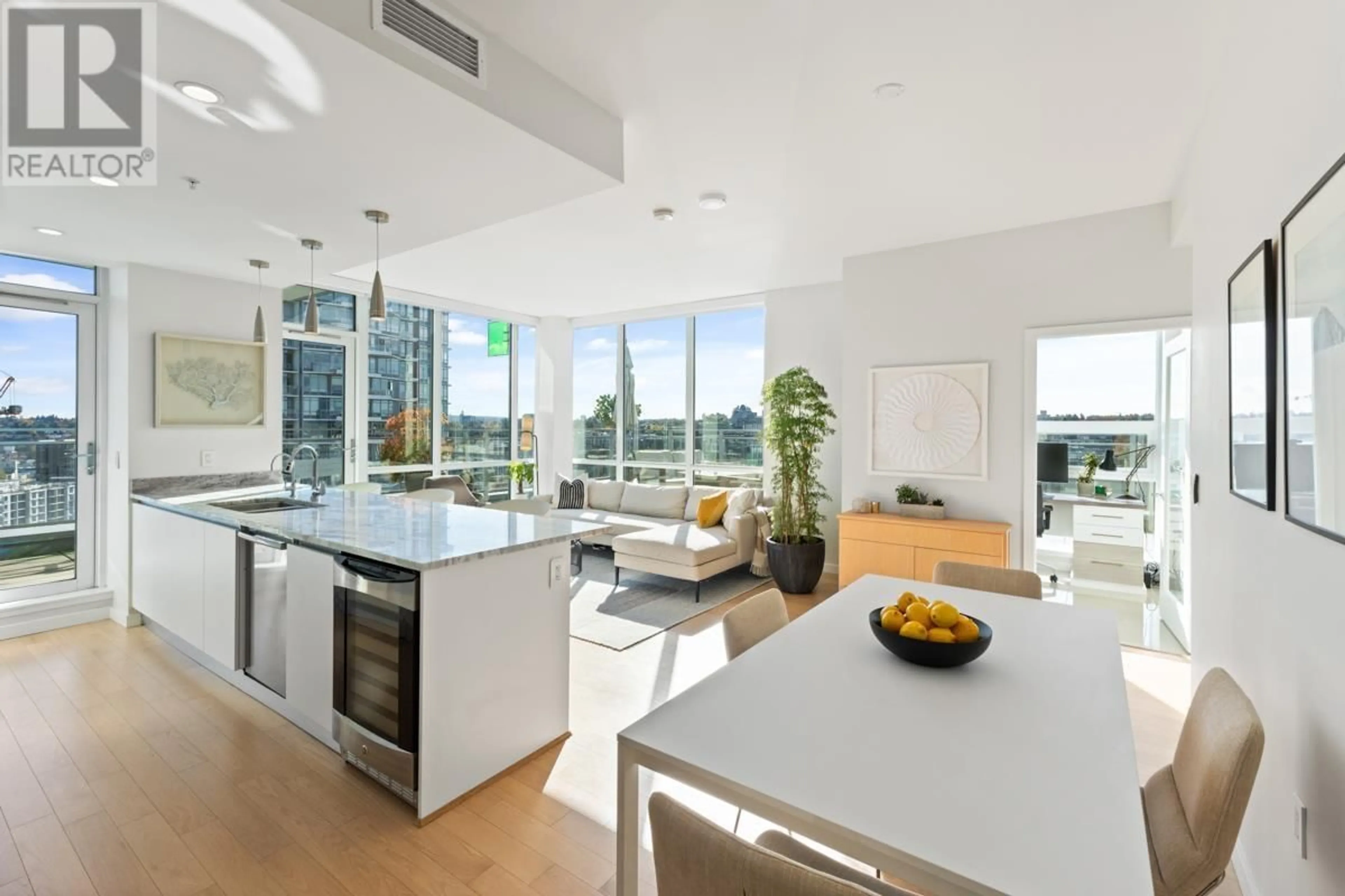 Open concept kitchen, unknown for 1701 1708 ONTARIO STREET, Vancouver British Columbia V5T0J7