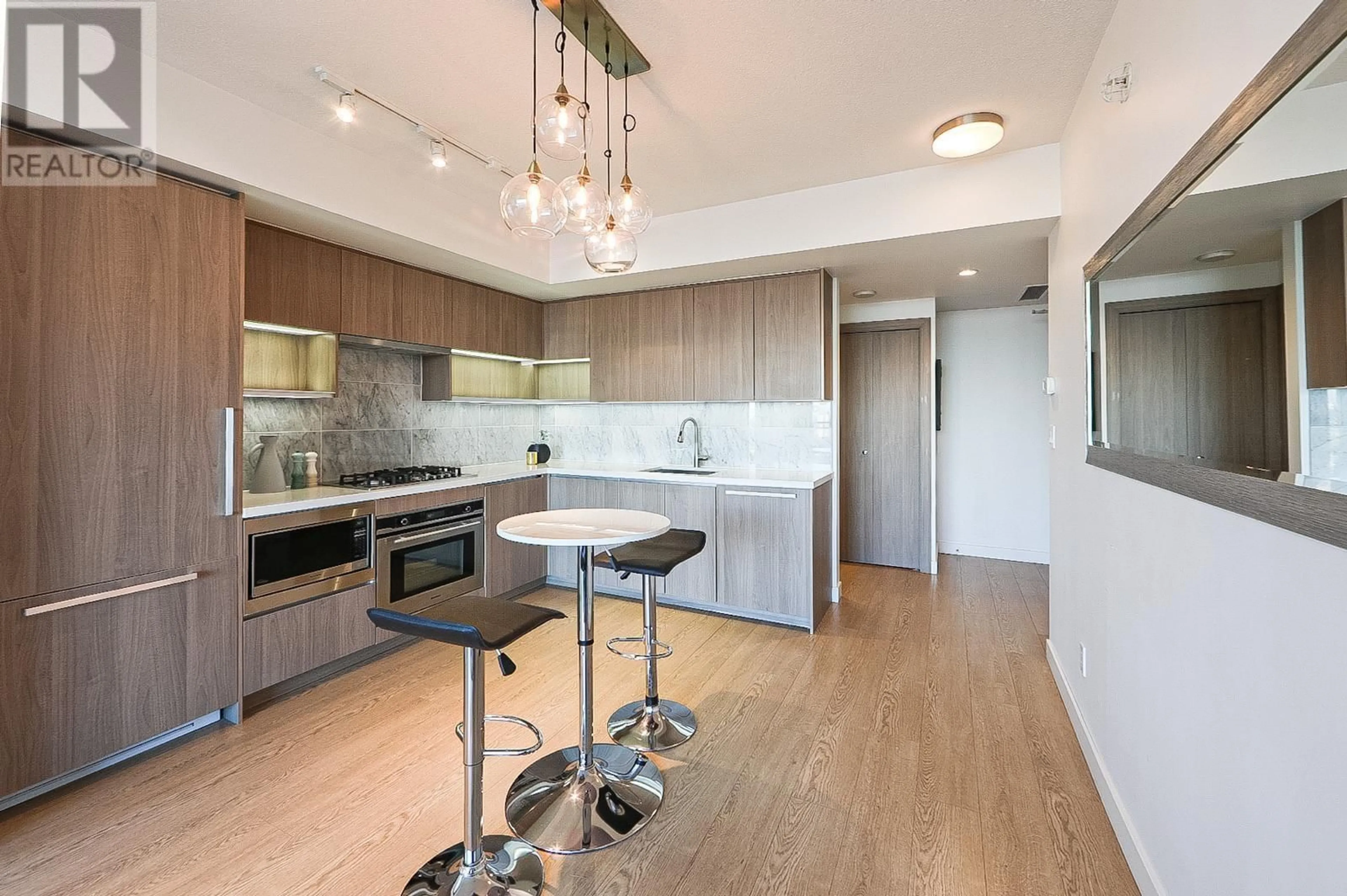 Contemporary kitchen, unknown for 3910 6538 NELSON AVENUE, Burnaby British Columbia V5H0G5