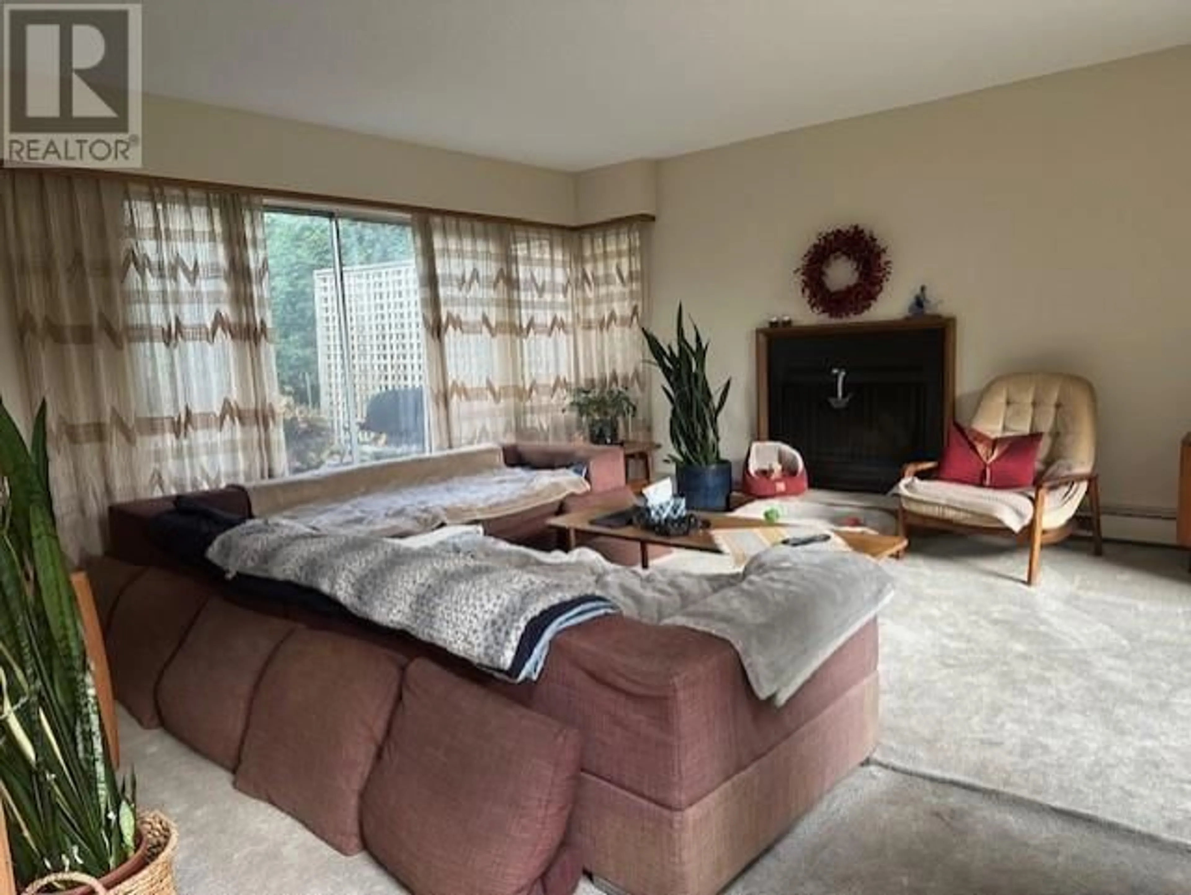 Living room with furniture, unknown for 458 W 25TH STREET, North Vancouver British Columbia V7N2G2