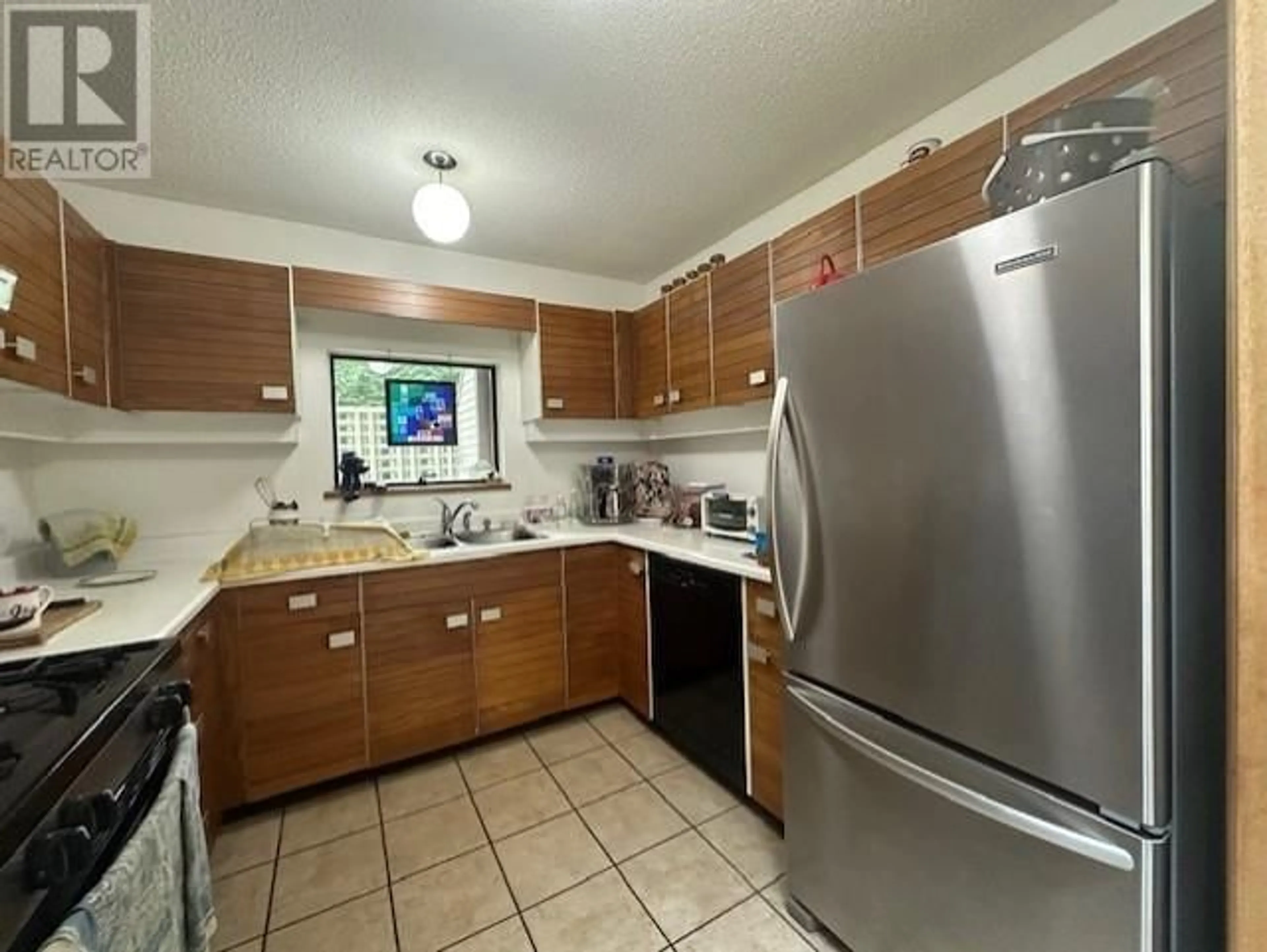 Standard kitchen, unknown for 458 W 25TH STREET, North Vancouver British Columbia V7N2G2