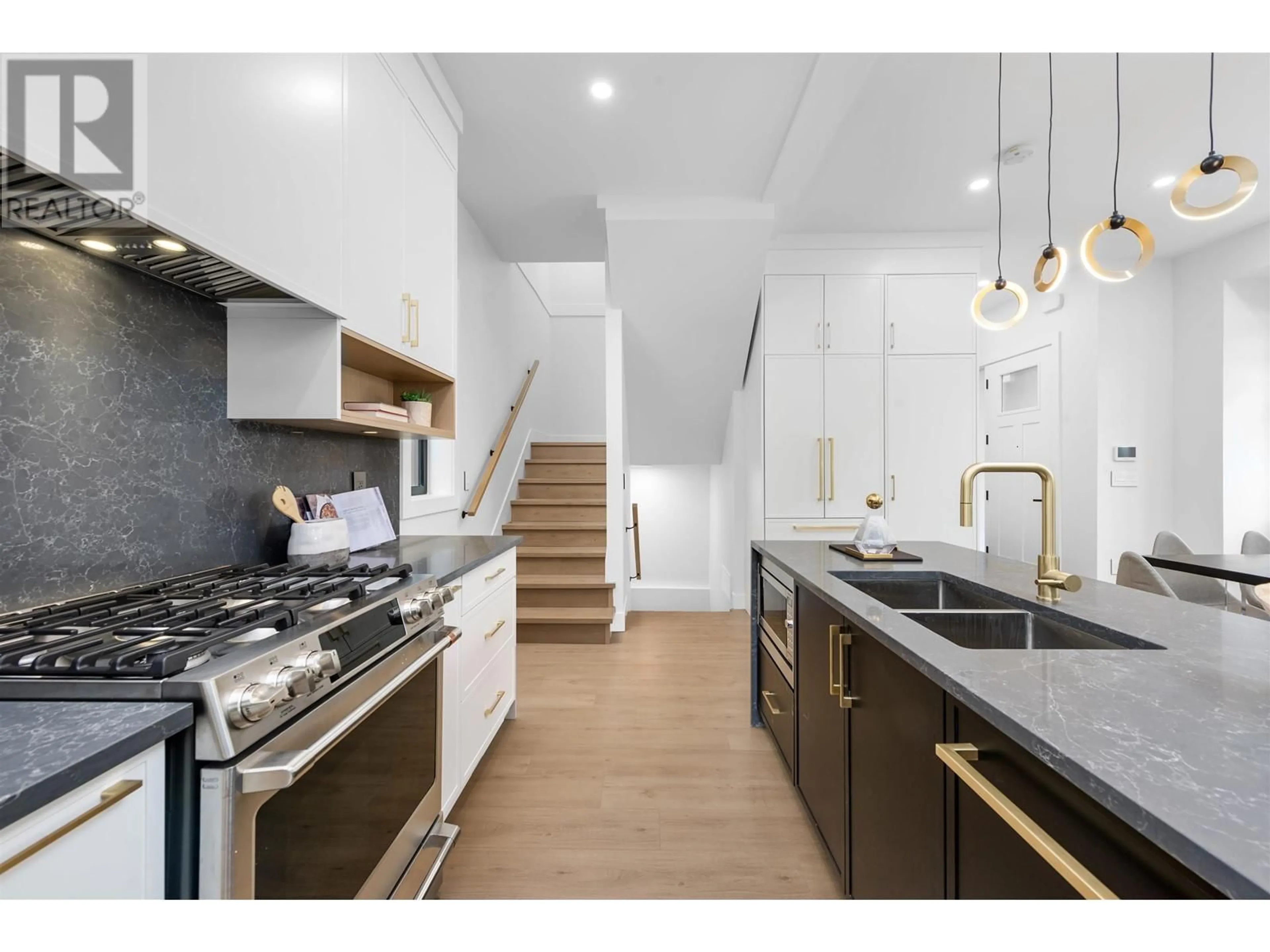 Open concept kitchen, ceramic/tile floor for 1006 15TH AVENUE, Vancouver British Columbia V5T4B1