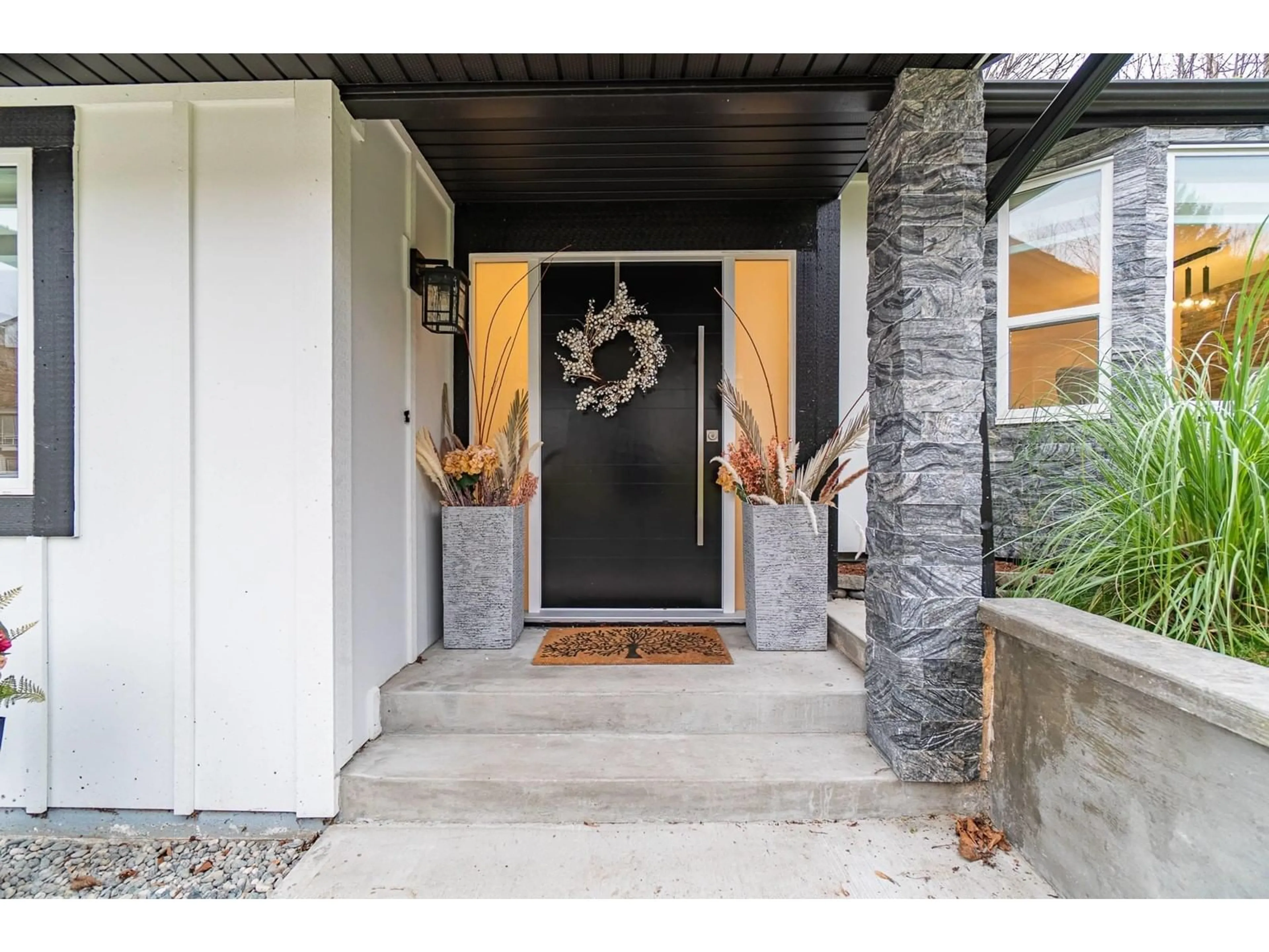 Indoor entryway for 2282 WOODSTOCK DRIVE, Abbotsford British Columbia V3G2E5