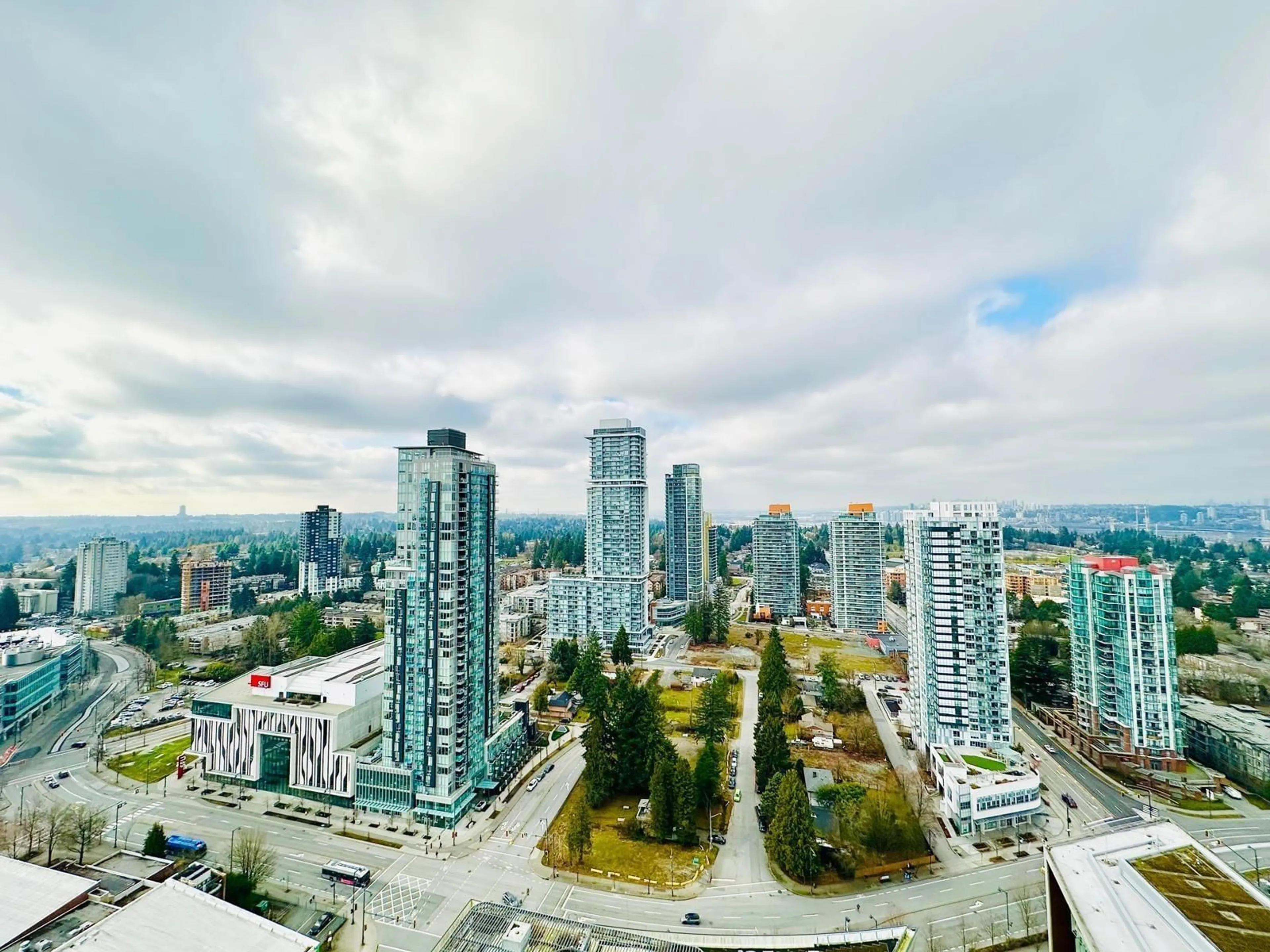 A pic from outside/outdoor area/front of a property/back of a property/a pic from drone, city buildings view from balcony for 3109 13495 CENTRAL AVENUE, Surrey British Columbia V3T0K2