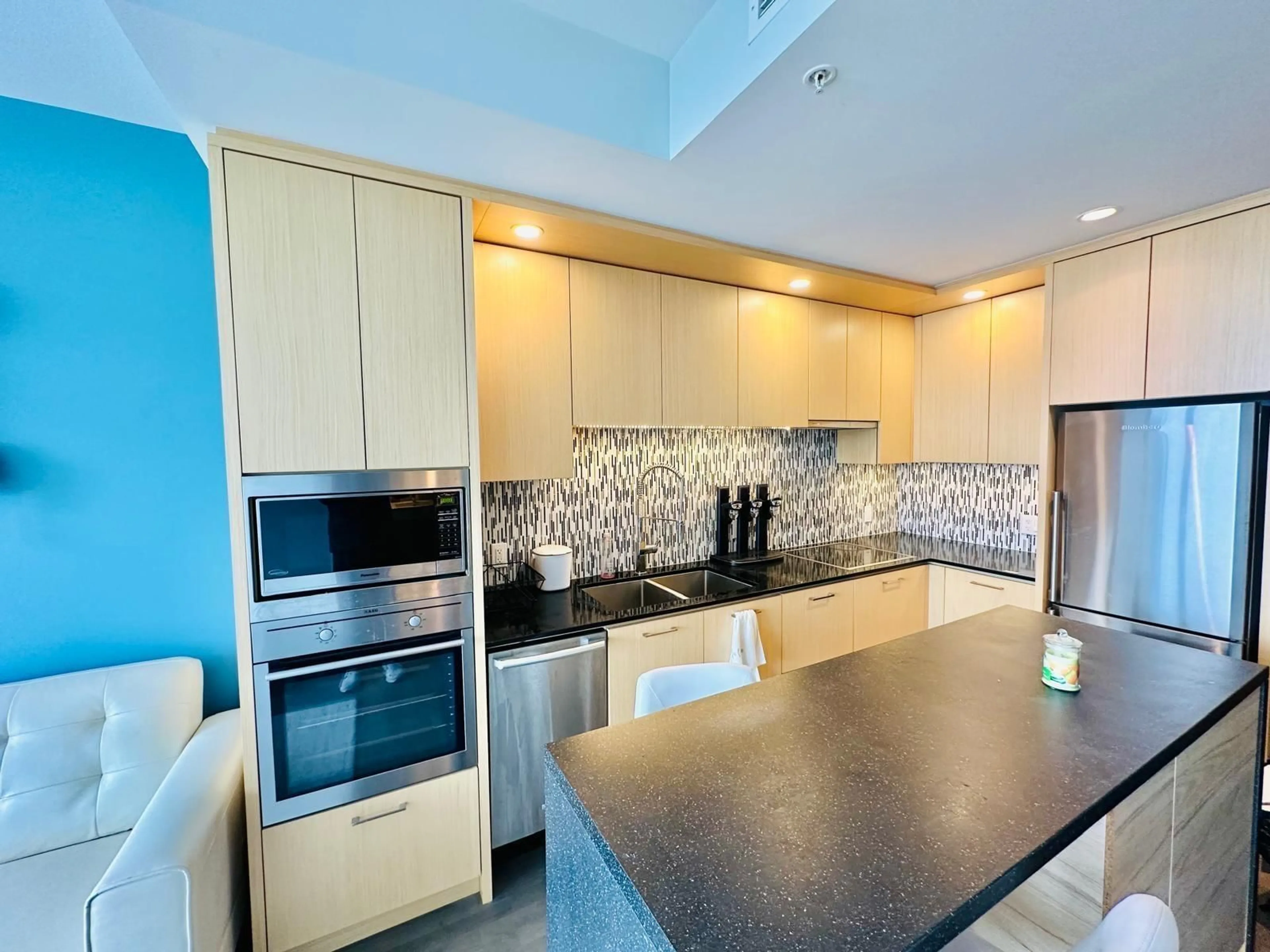 Contemporary kitchen, ceramic/tile floor for 3109 13495 CENTRAL AVENUE, Surrey British Columbia V3T0K2