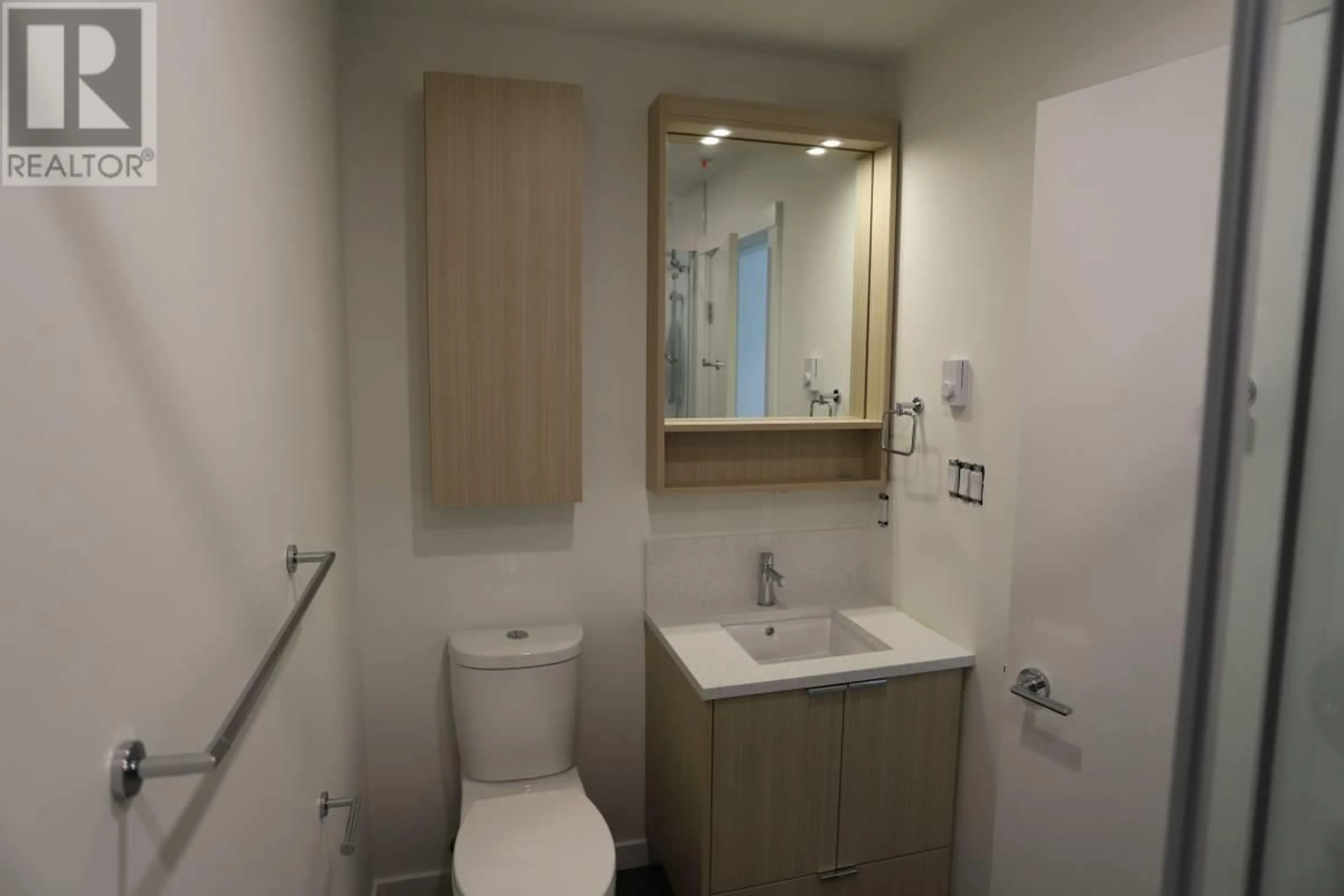 Standard bathroom, unknown for 201, 203 205 British Columbia V8B1C3