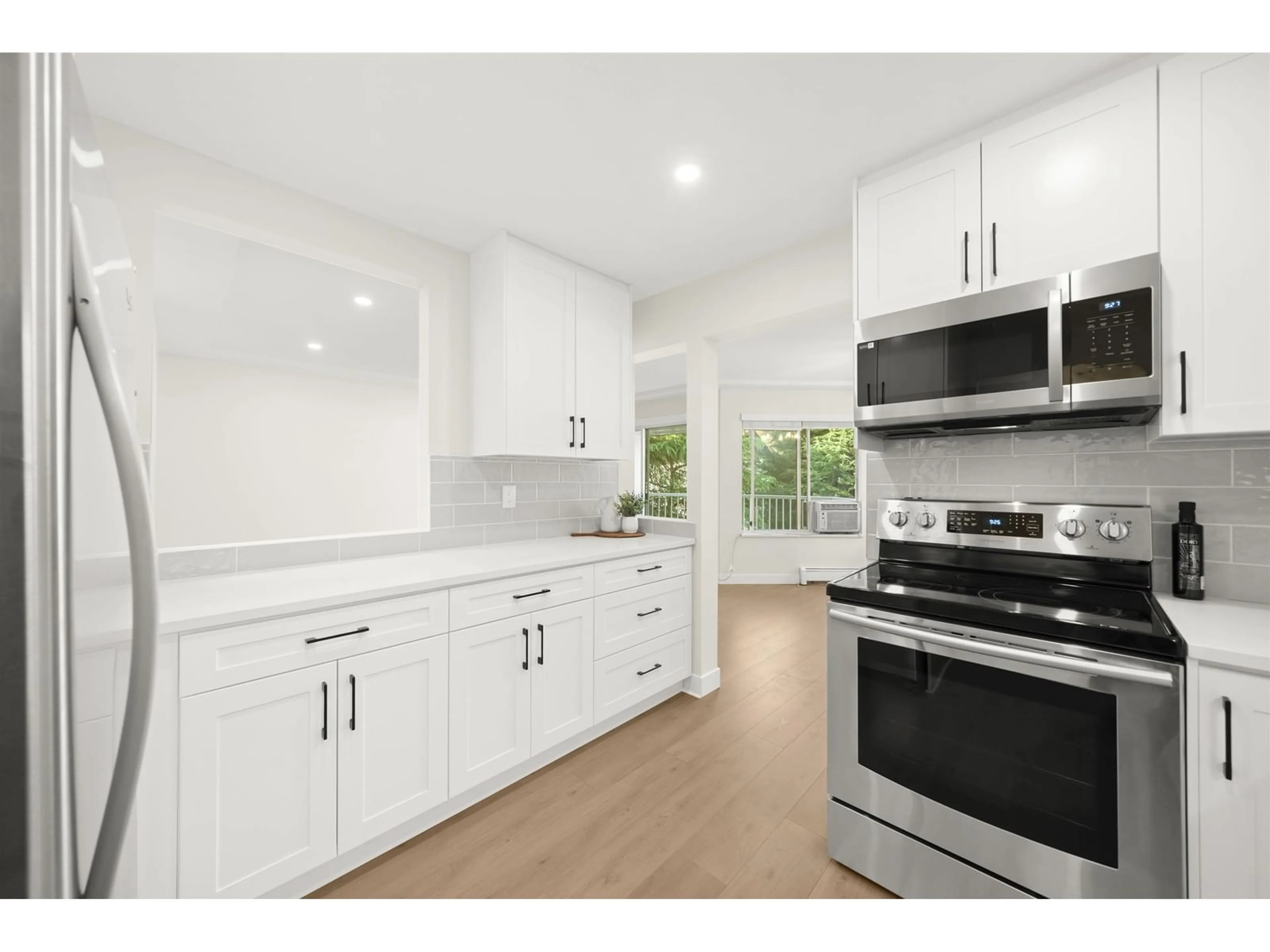 Open concept kitchen, unknown for 304 33401 MAYFAIR AVENUE, Abbotsford British Columbia V2S6Z2