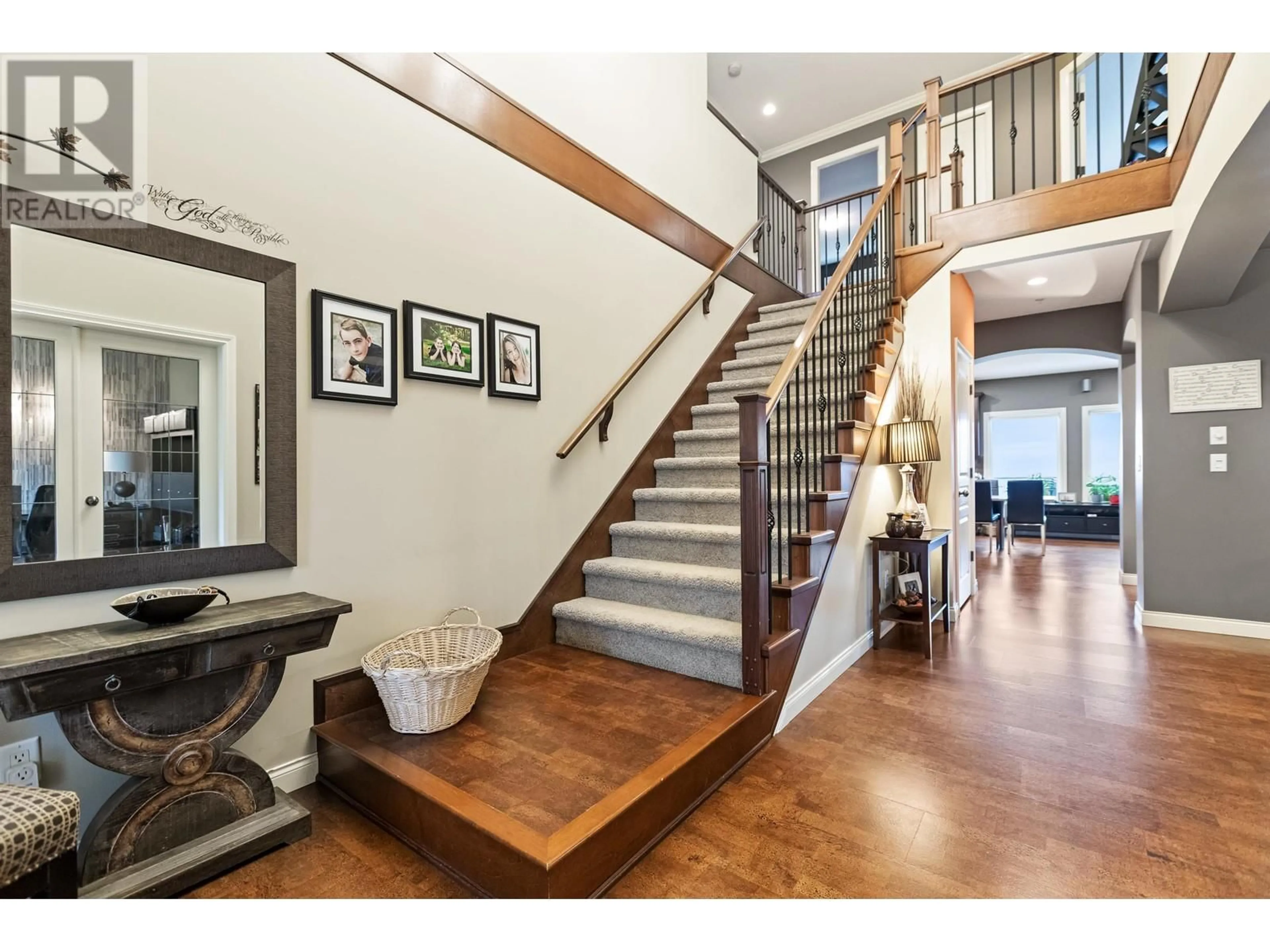 Indoor foyer for 24745 102B AVENUE, Maple Ridge British Columbia V2W0A1