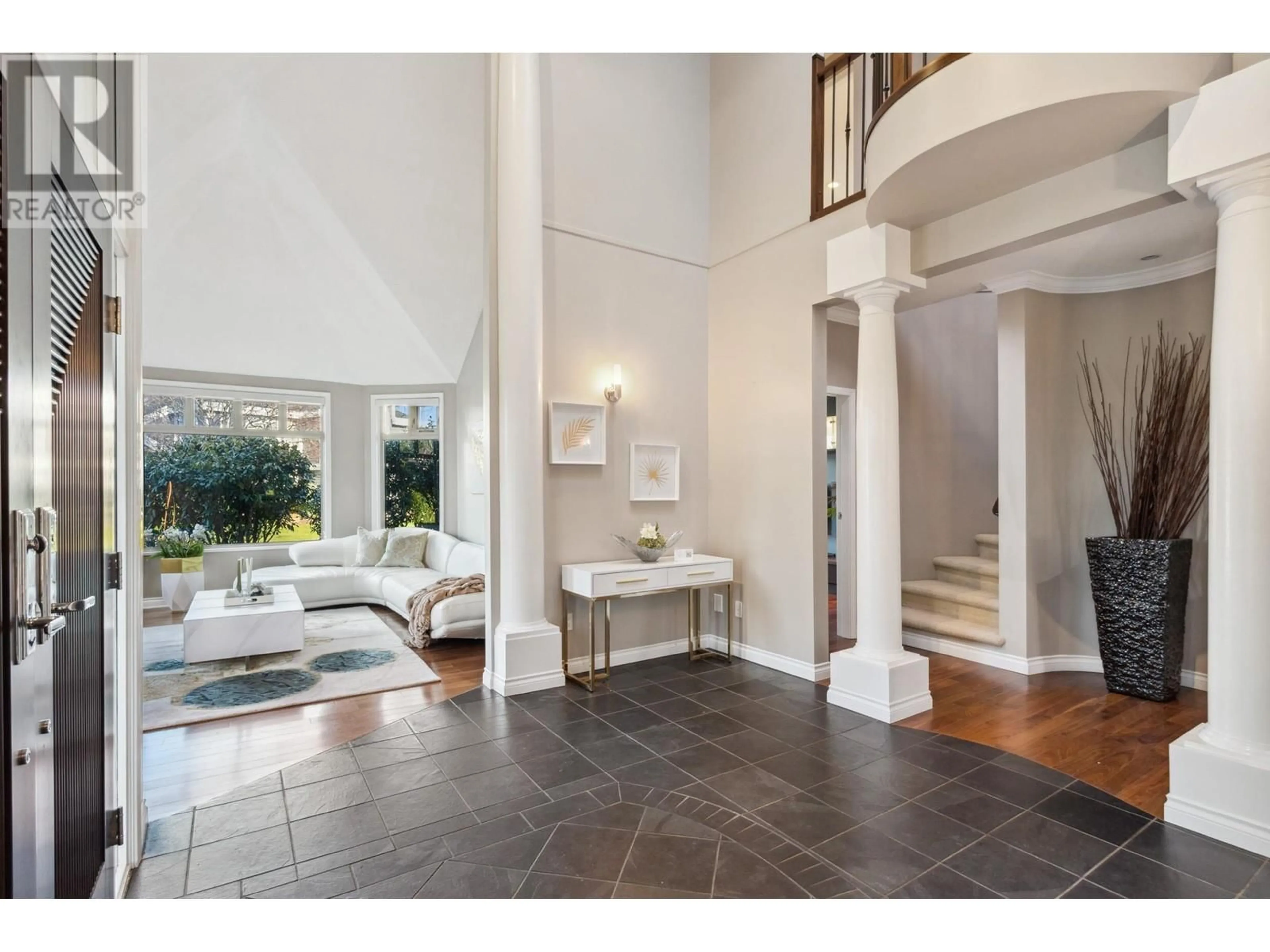 Indoor foyer for 5600 BARNARD PLACE, Richmond British Columbia V7C5N4