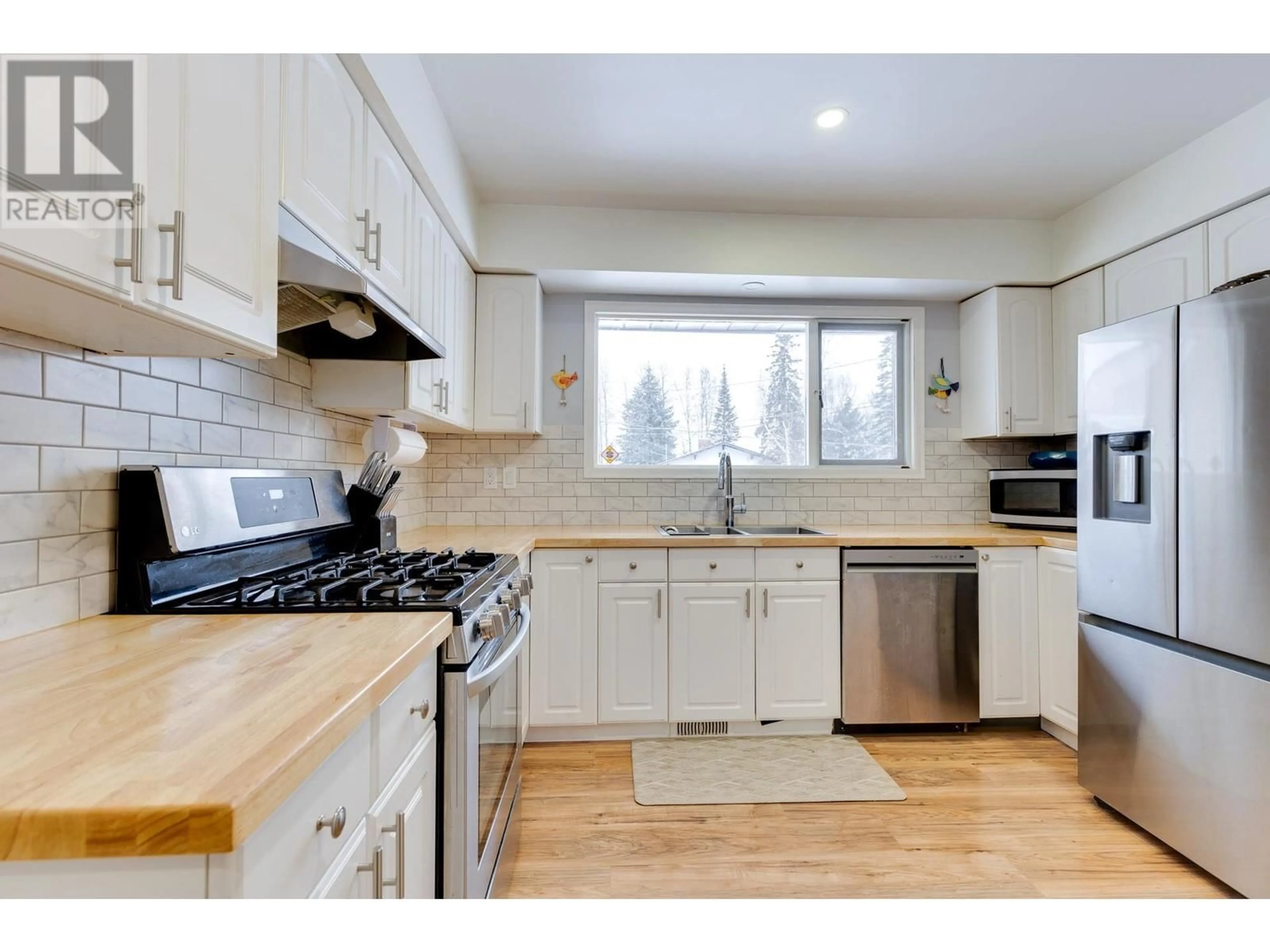 Open concept kitchen, unknown for 2677 STARLANE DRIVE, Prince George British Columbia V2N5L4