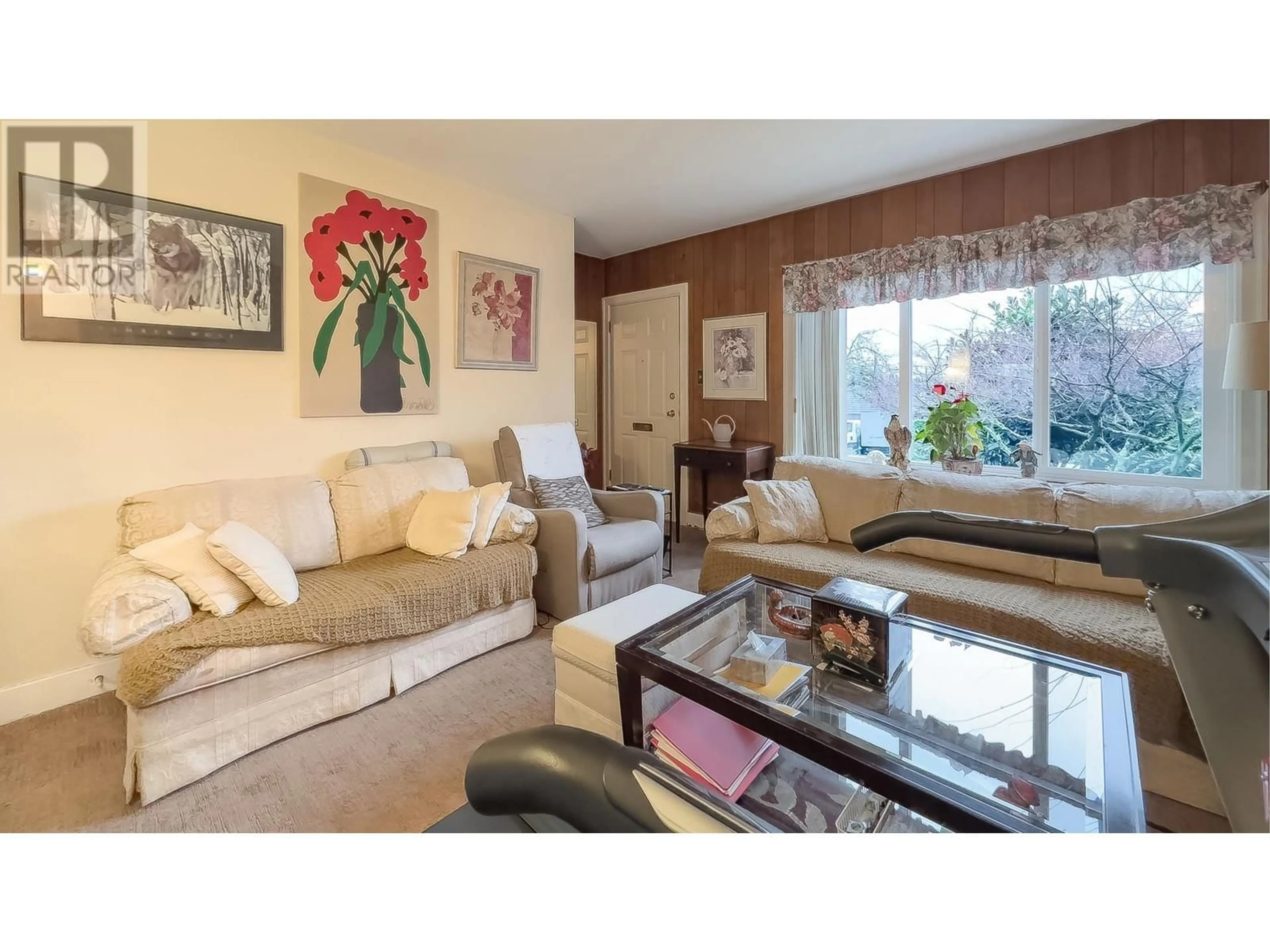 Living room with furniture, wood/laminate floor for 5528 ROSS STREET, Vancouver British Columbia V5W3L1