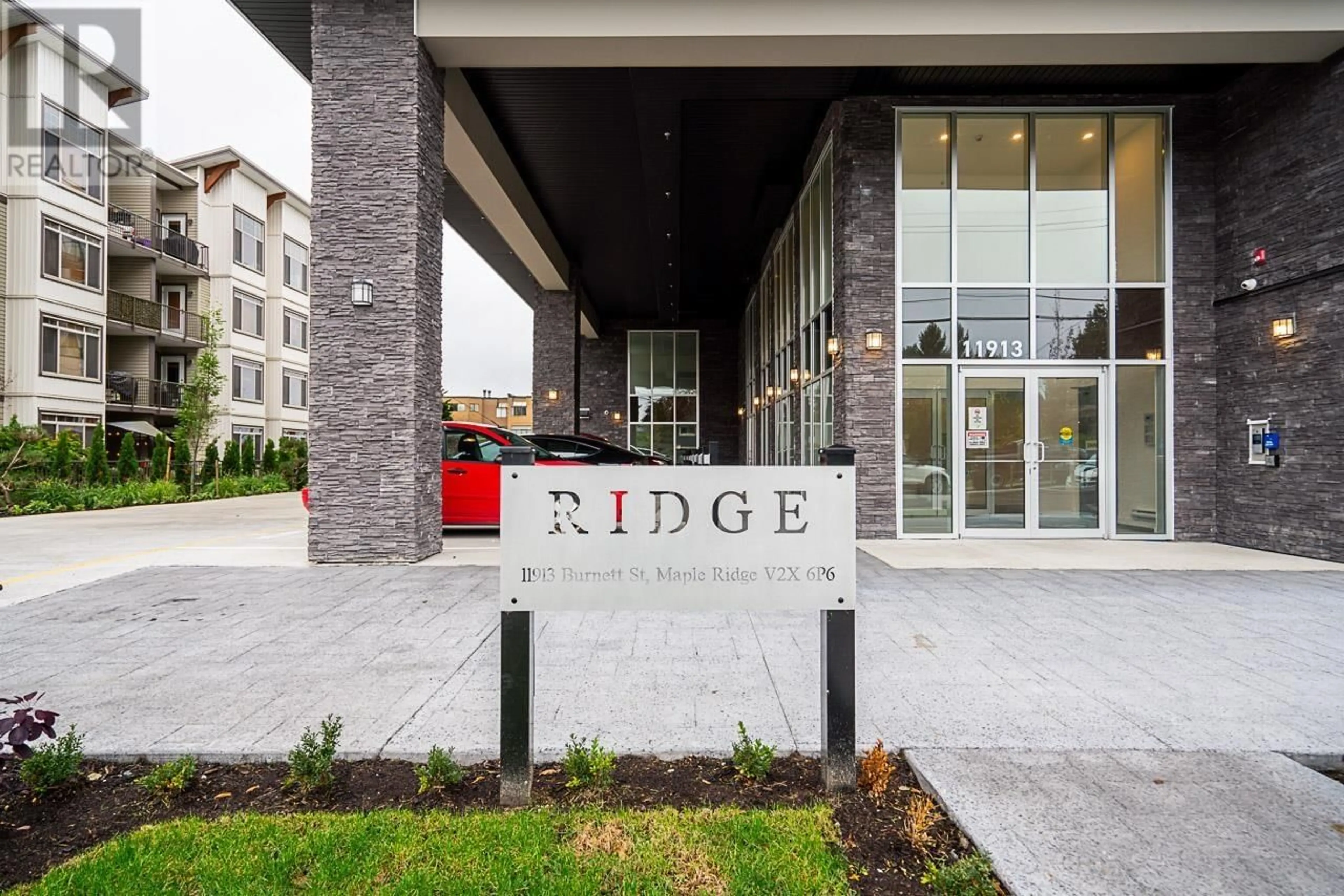 Indoor foyer for 206 11913 BURNETT STREET, Maple Ridge British Columbia V2X4N1