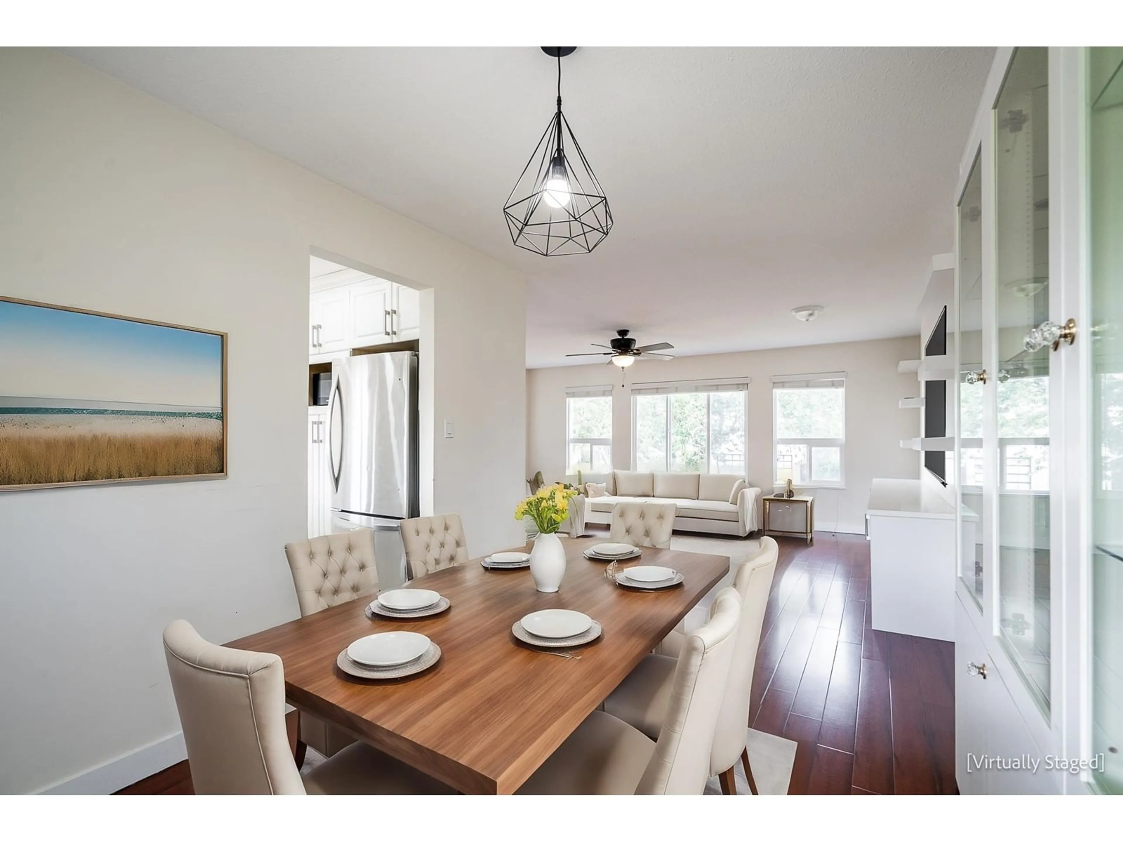 Dining room, wood/laminate floor for 15056 95A AVENUE, Surrey British Columbia V3R1E5