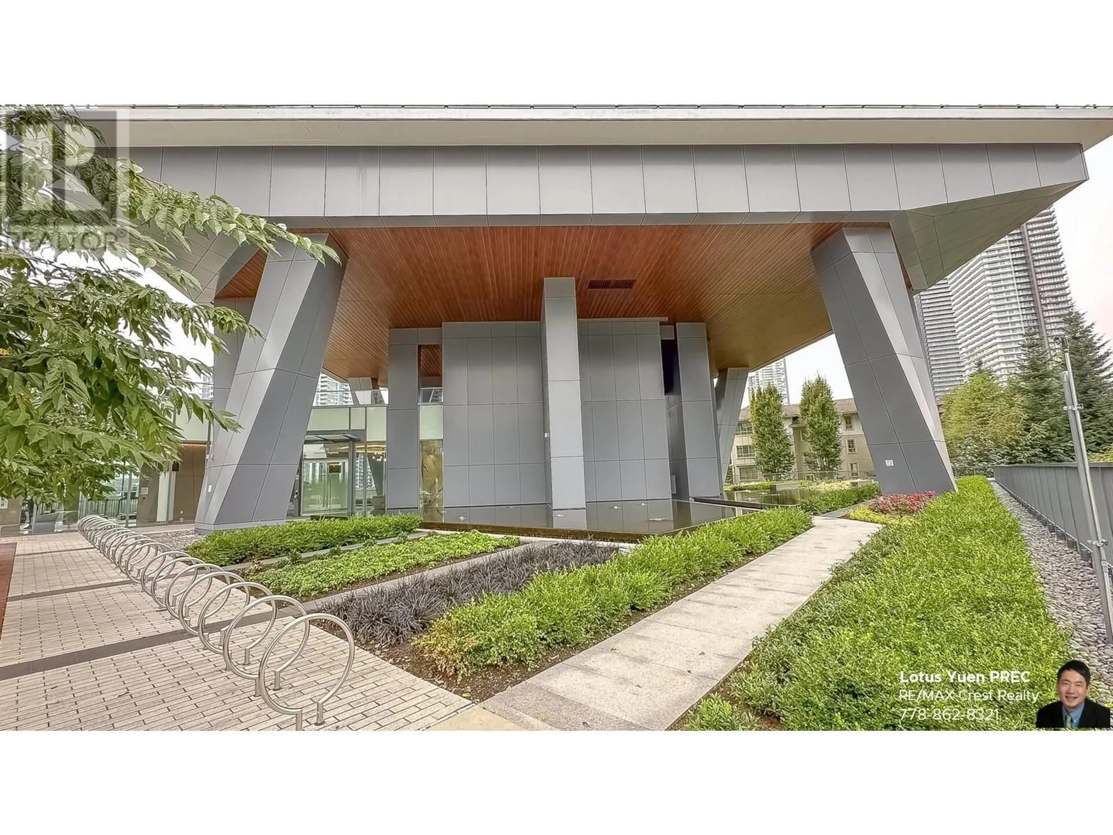 Indoor foyer for 4201 4720 LOUGHEED HIGHWAY, Burnaby British Columbia V5C0M8