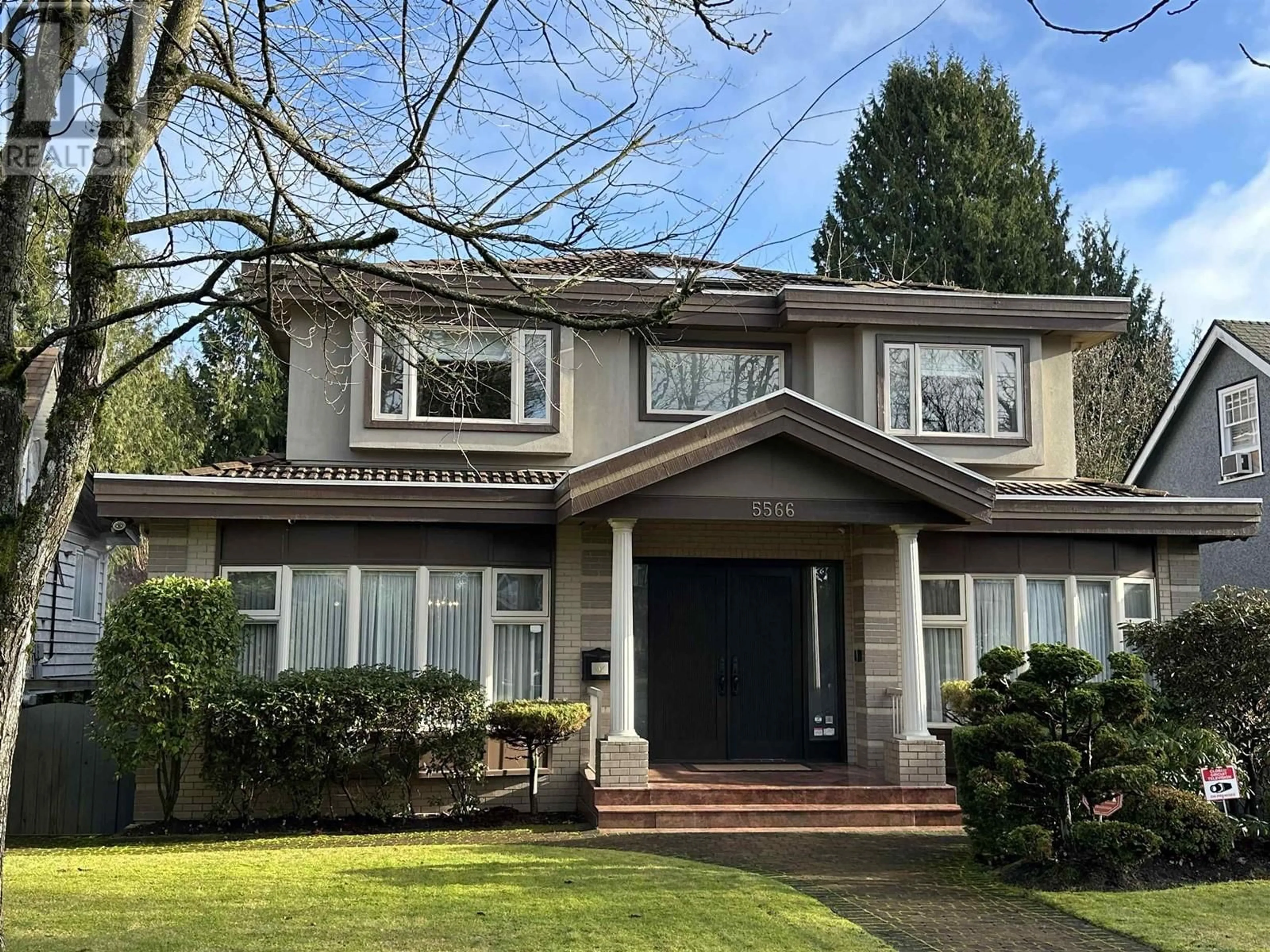 Home with vinyl exterior material, street for 5566 TRAFALGAR STREET, Vancouver British Columbia V6N1C3