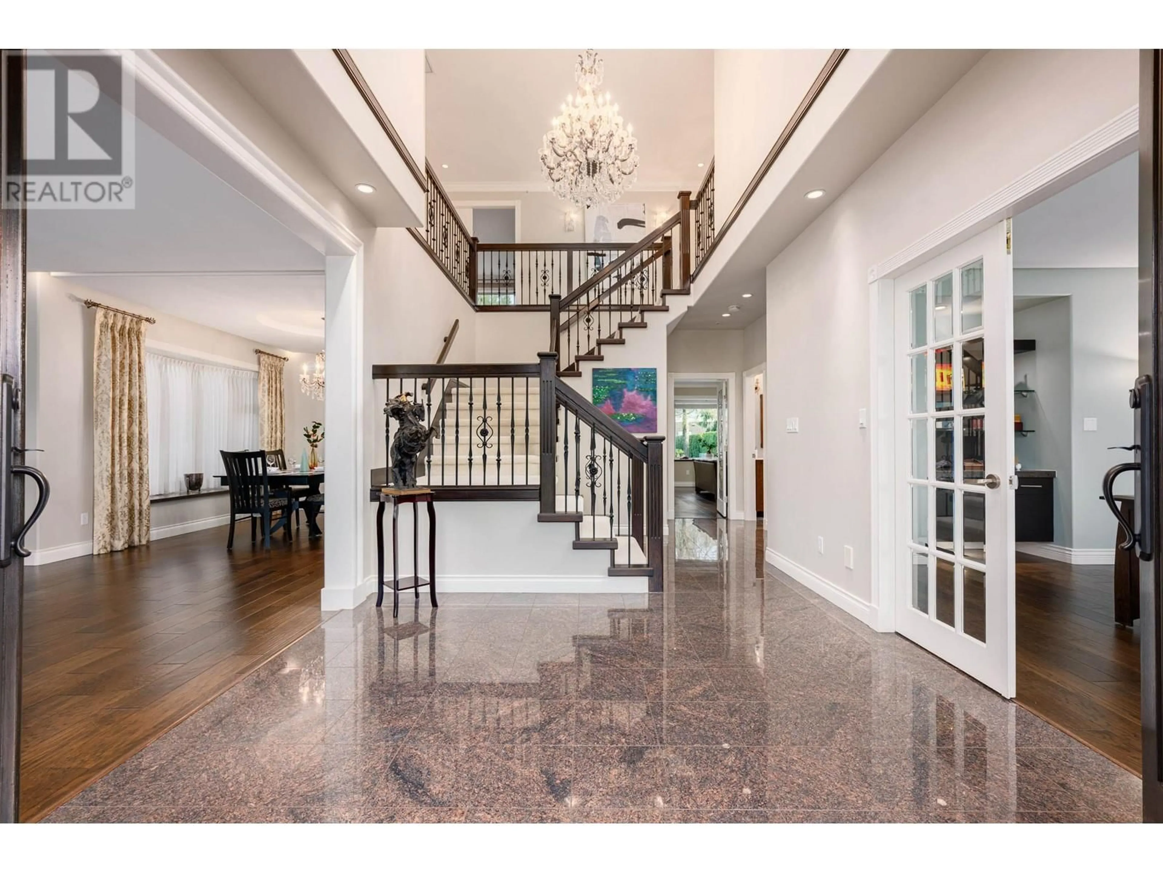 Indoor foyer for 5566 TRAFALGAR STREET, Vancouver British Columbia V6N1C3