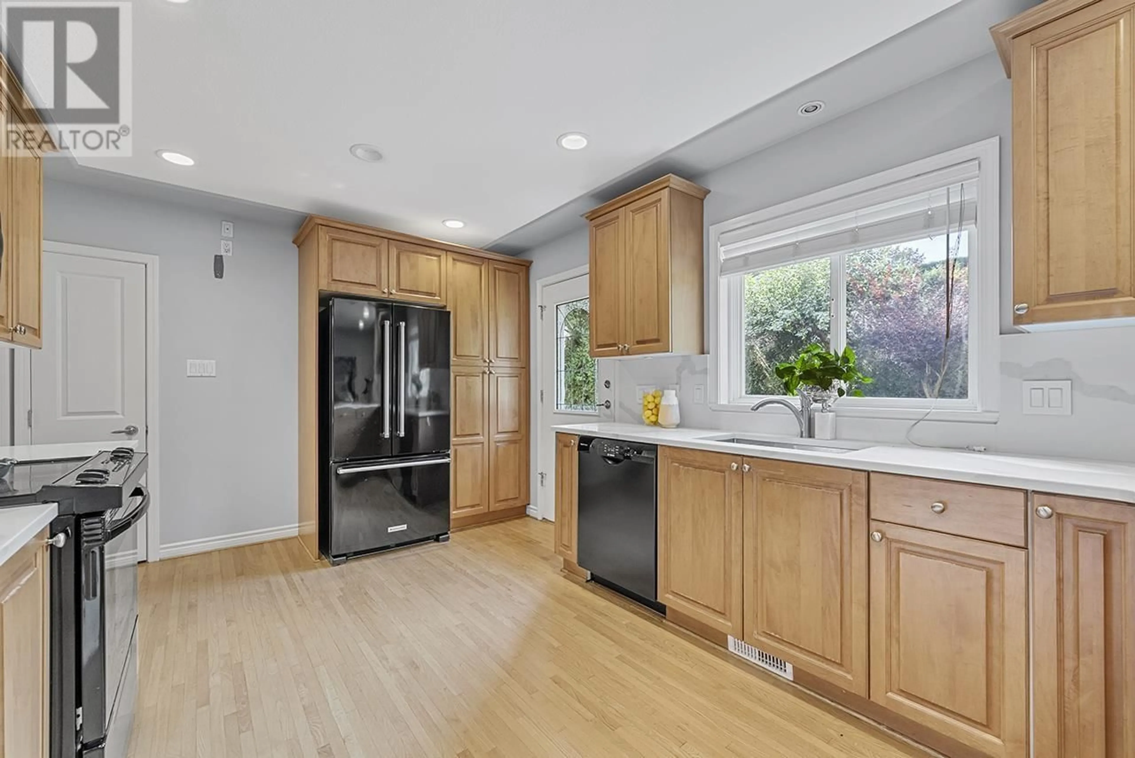 Open concept kitchen, unknown for 5537 RUGBY STREET, Burnaby British Columbia V5E2N2