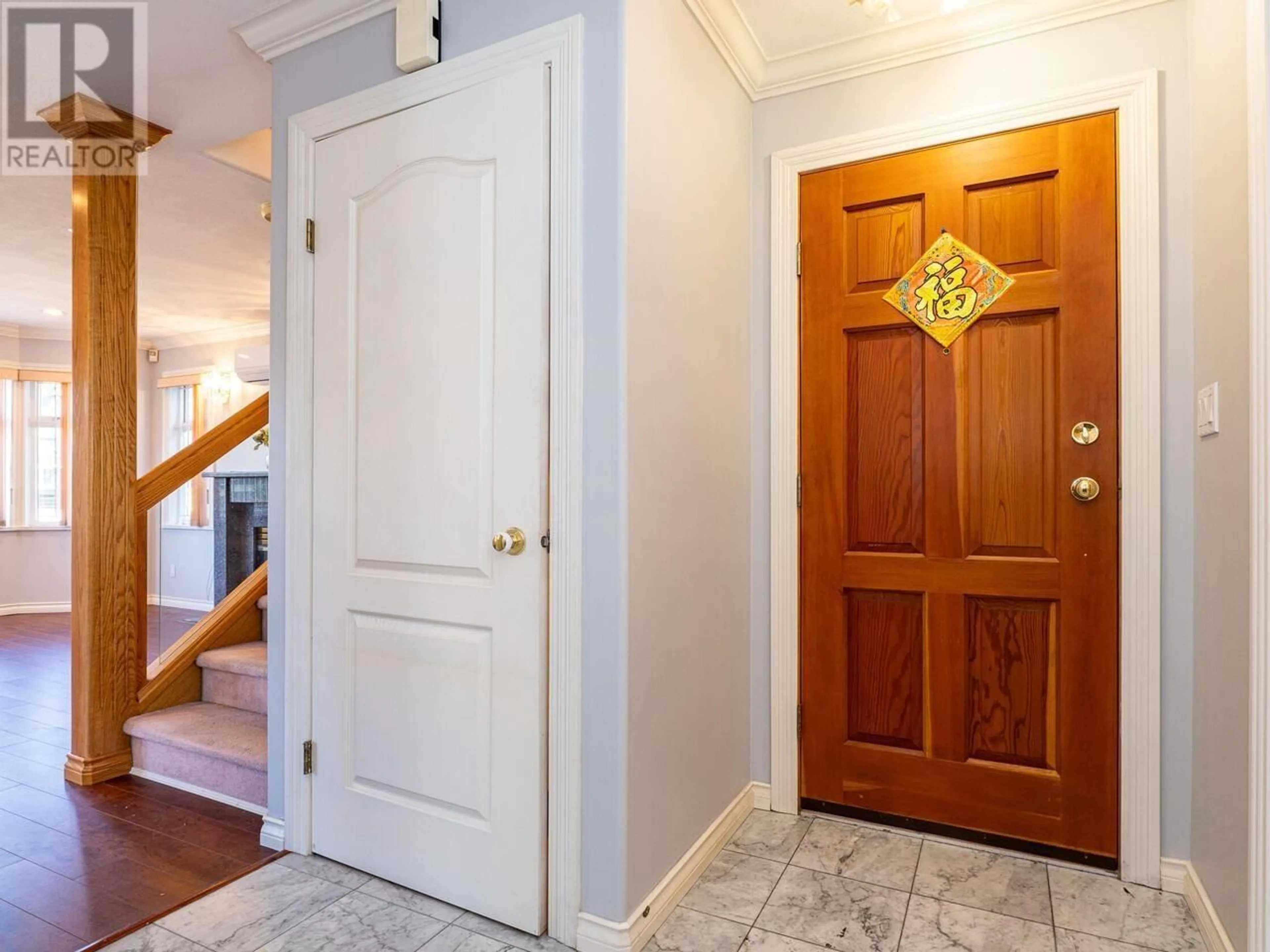 Indoor entryway for 39 12TH AVENUE, Vancouver British Columbia V5Y1T4