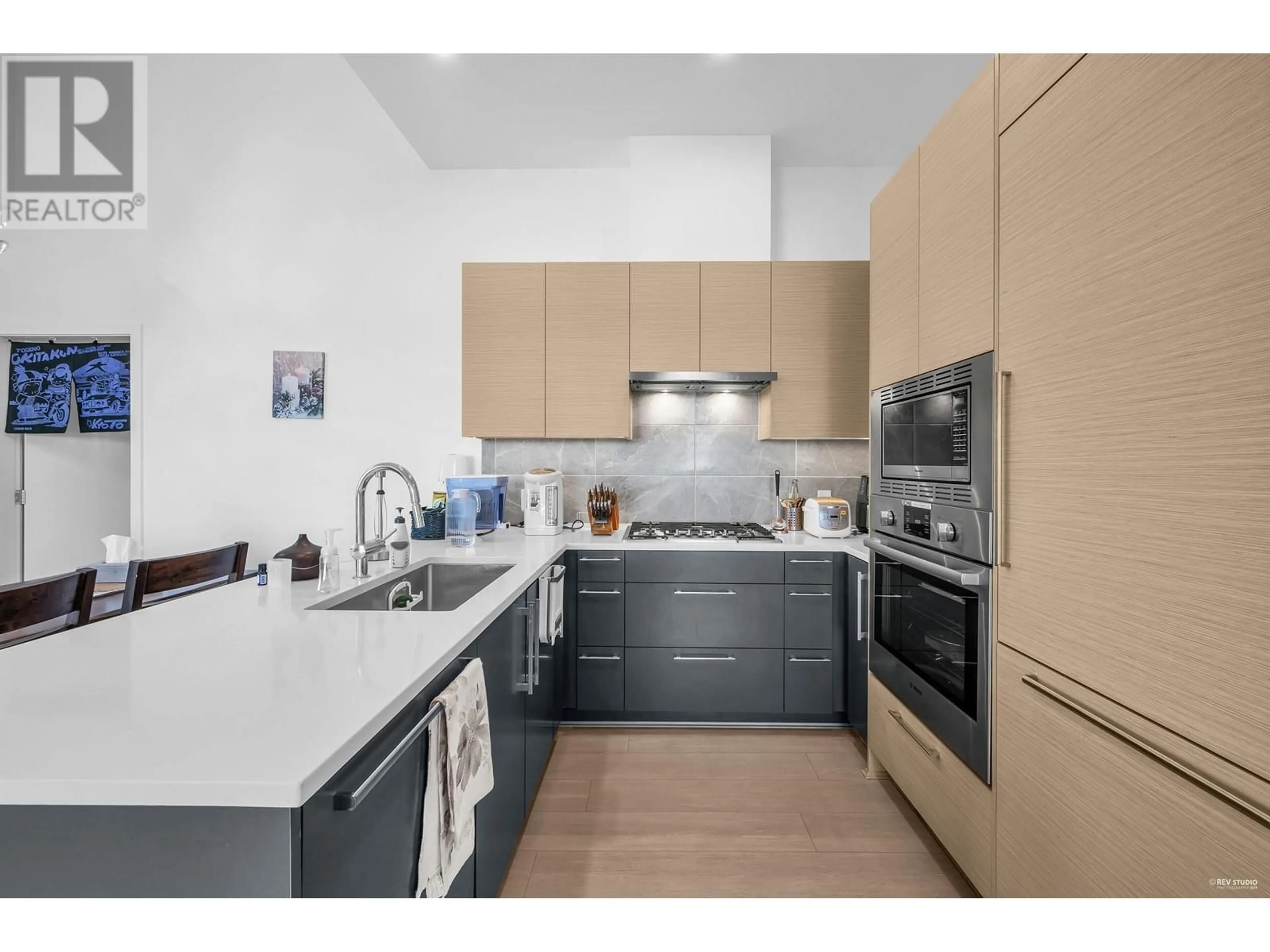 Standard kitchen, unknown for 602 8888 OSLER STREET, Vancouver British Columbia V6P4G2