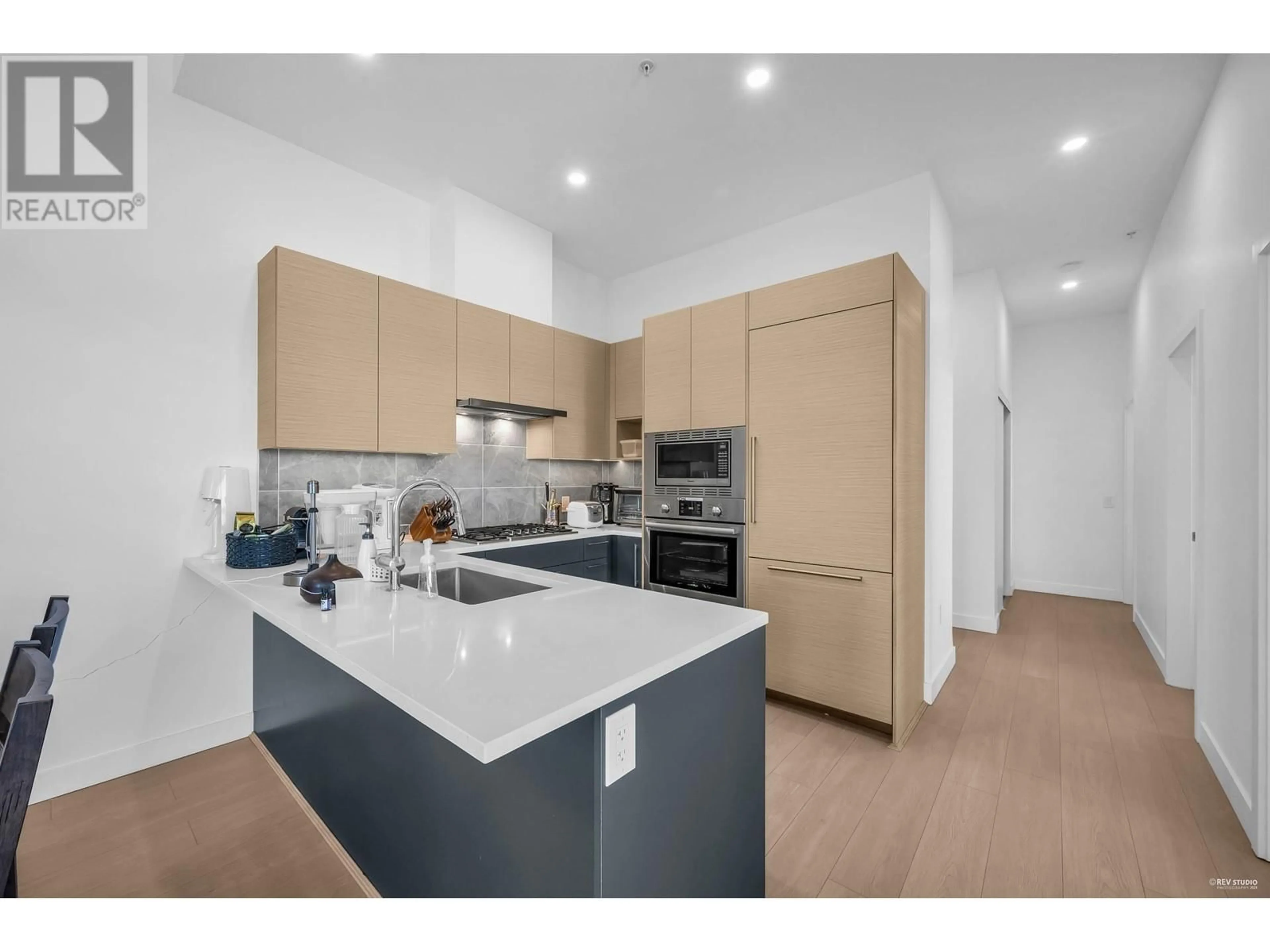 Standard kitchen, unknown for 602 8888 OSLER STREET, Vancouver British Columbia V6P4G2