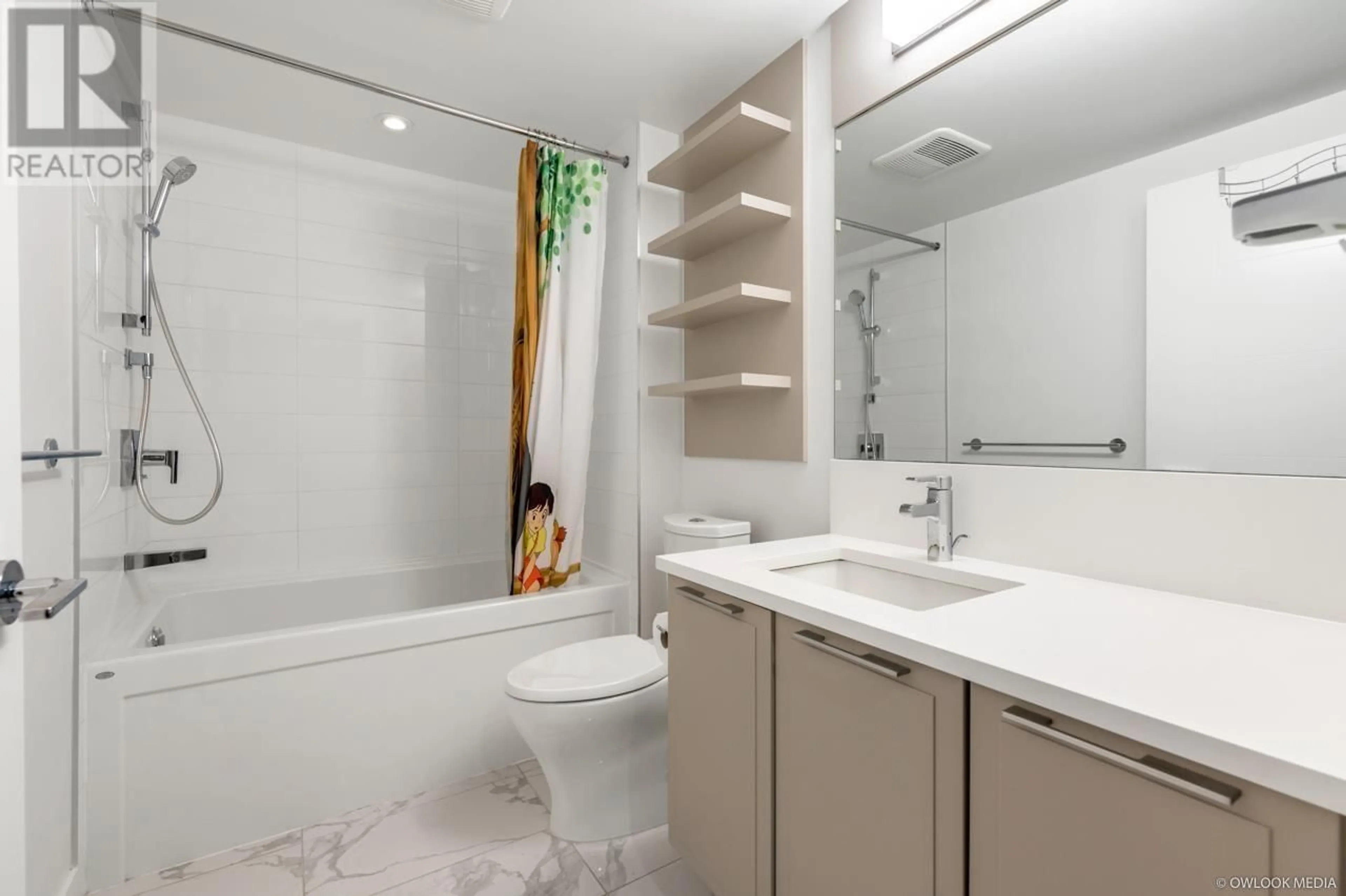 Standard bathroom, ceramic/tile floor for 201 7828 GRANVILLE STREET, Vancouver British Columbia V6P4Z2