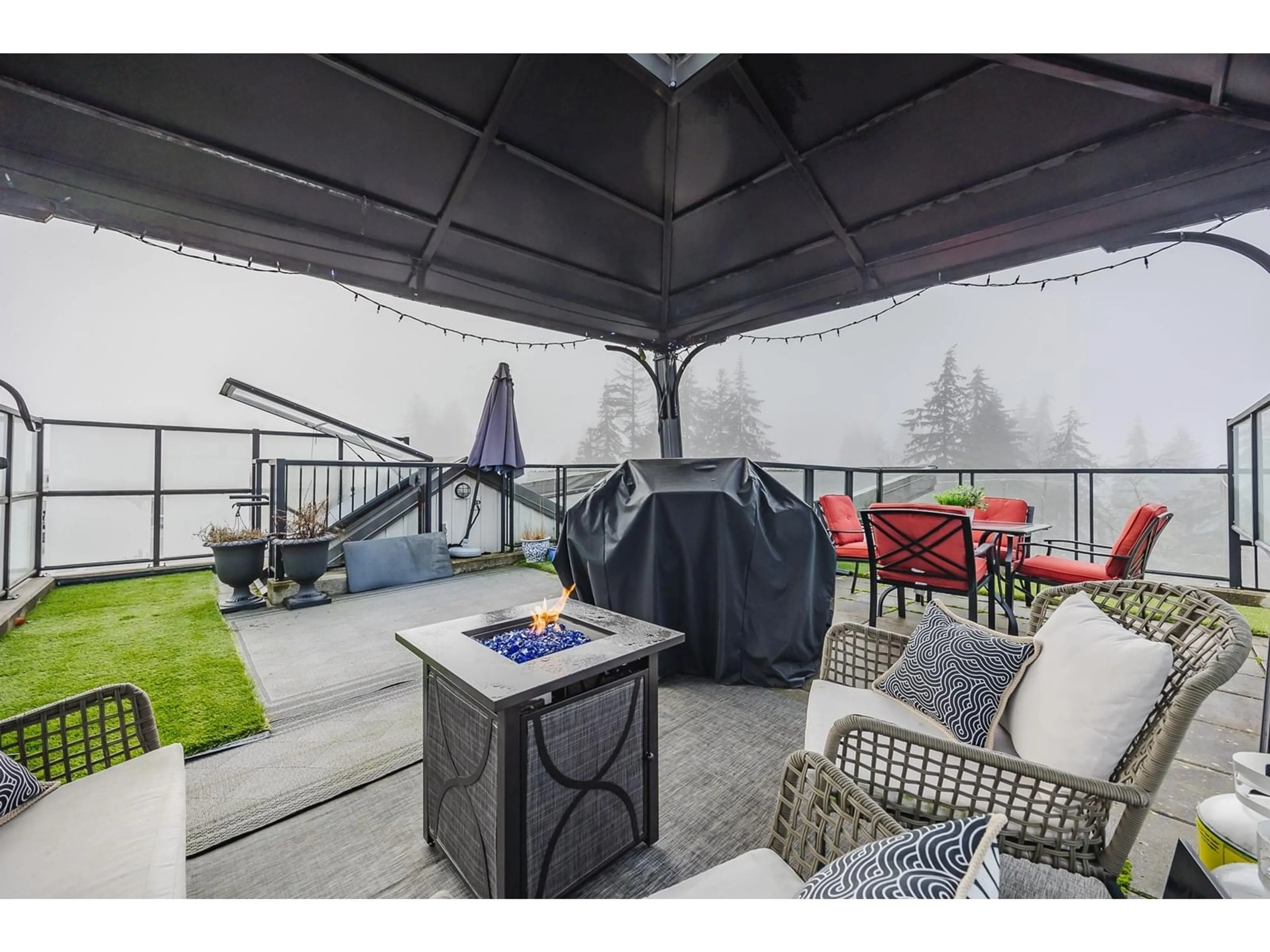 Patio, water/lake/river/ocean view for 412 6688 120 STREET, Surrey British Columbia V3W1T8