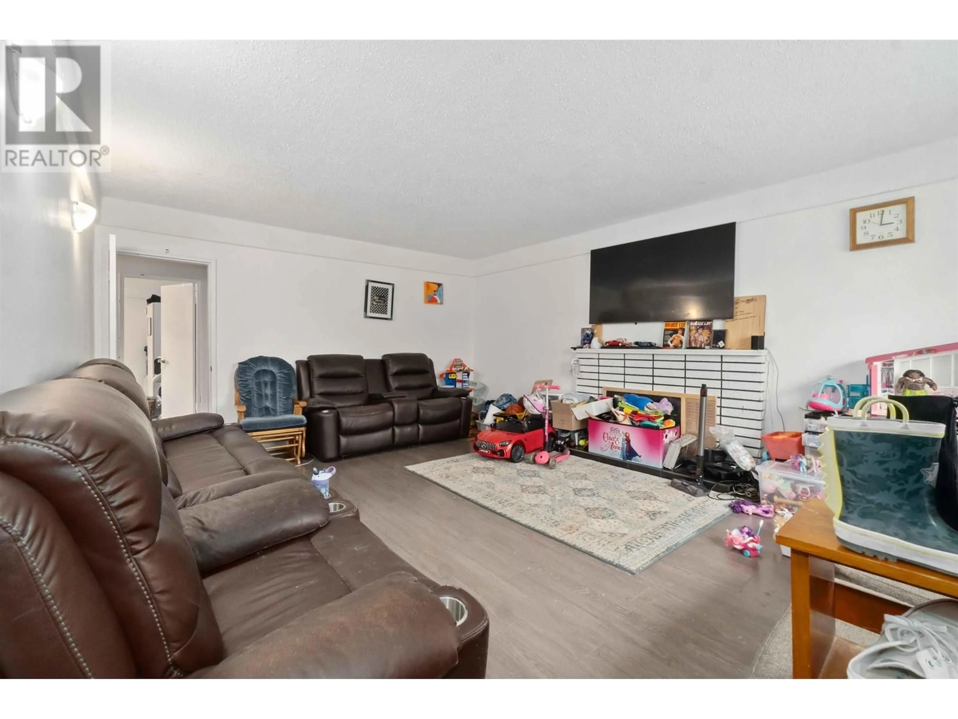 Living room with furniture, unknown for 5735 EARLES STREET, Vancouver British Columbia V5R3S4