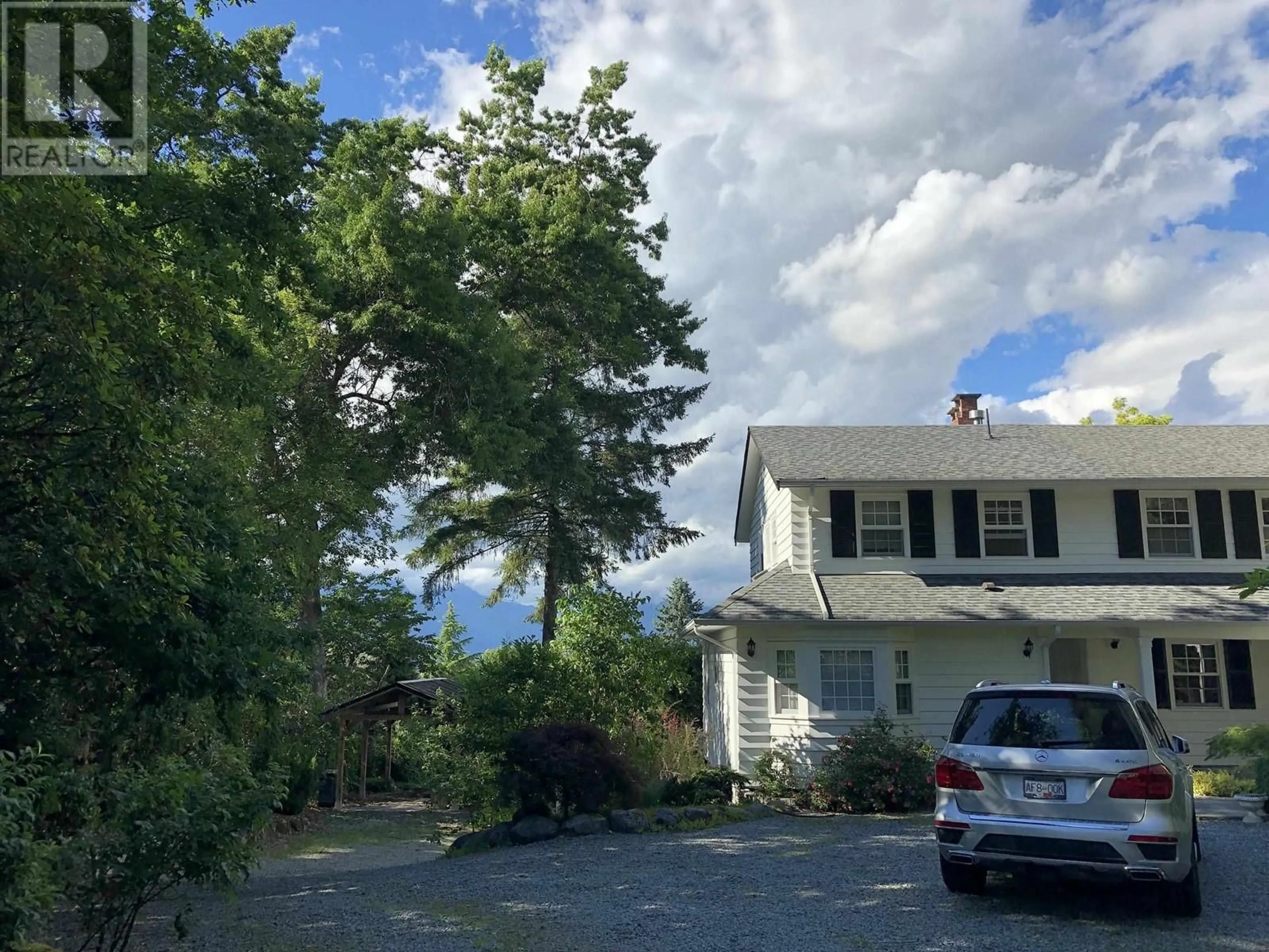 A pic from outside/outdoor area/front of a property/back of a property/a pic from drone, street for 21489 CHERRY PLACE, Maple Ridge British Columbia V2X4L5