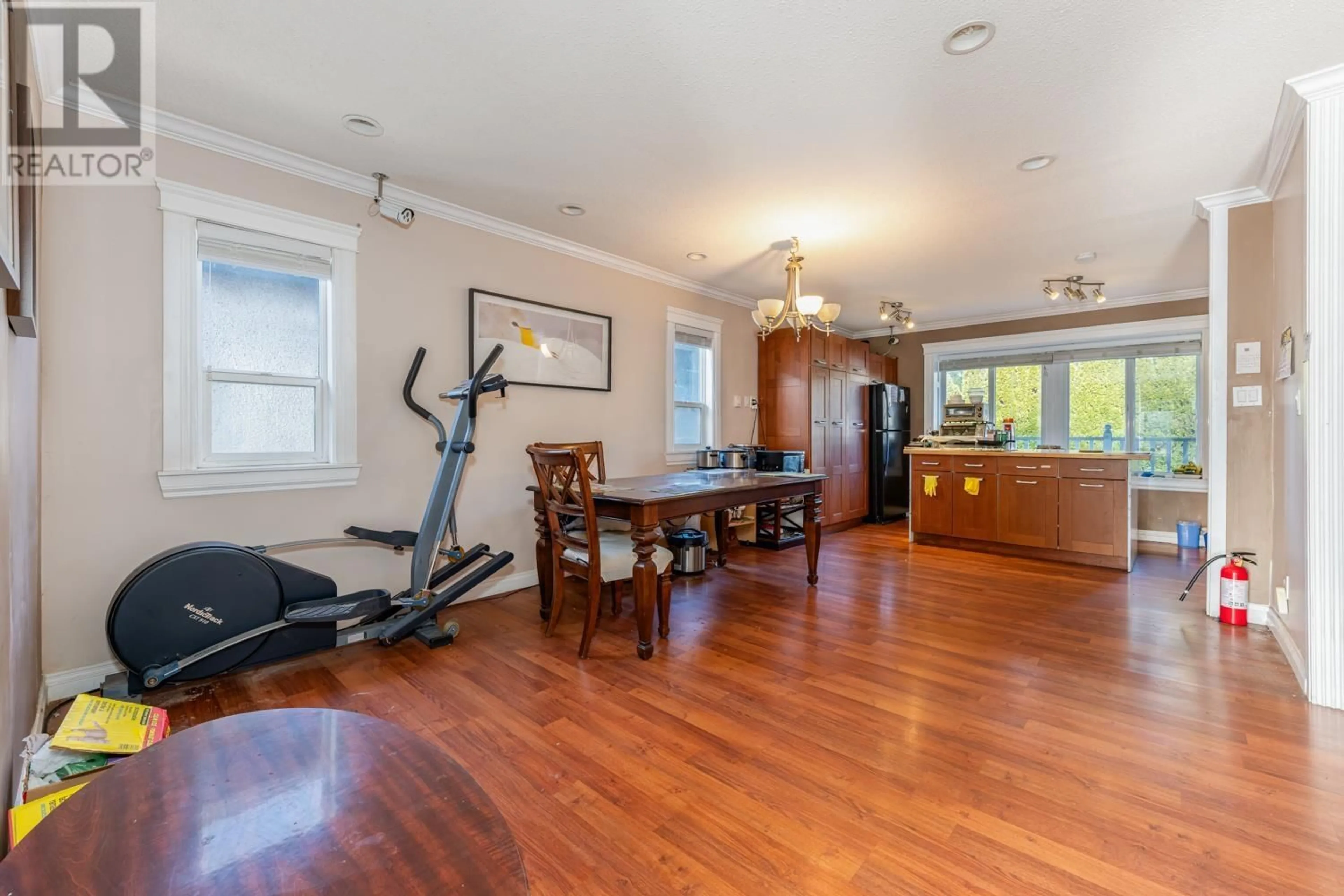 Gym or fitness room for 6090 BROADWAY, Burnaby British Columbia V5B2Y2