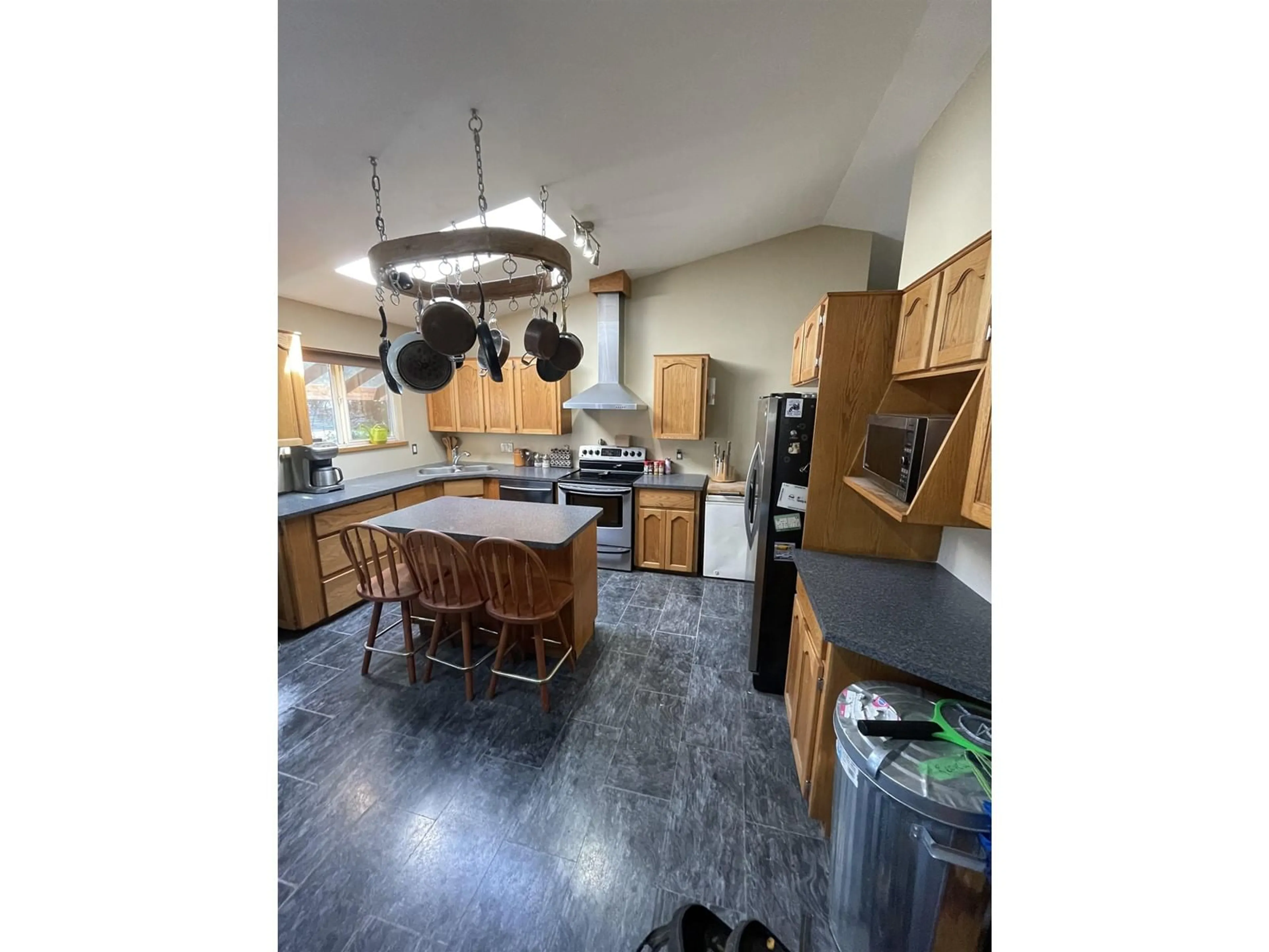 Open concept kitchen, ceramic/tile floor for 6423 RIVERSIDE STREET, Abbotsford British Columbia V4X1T9