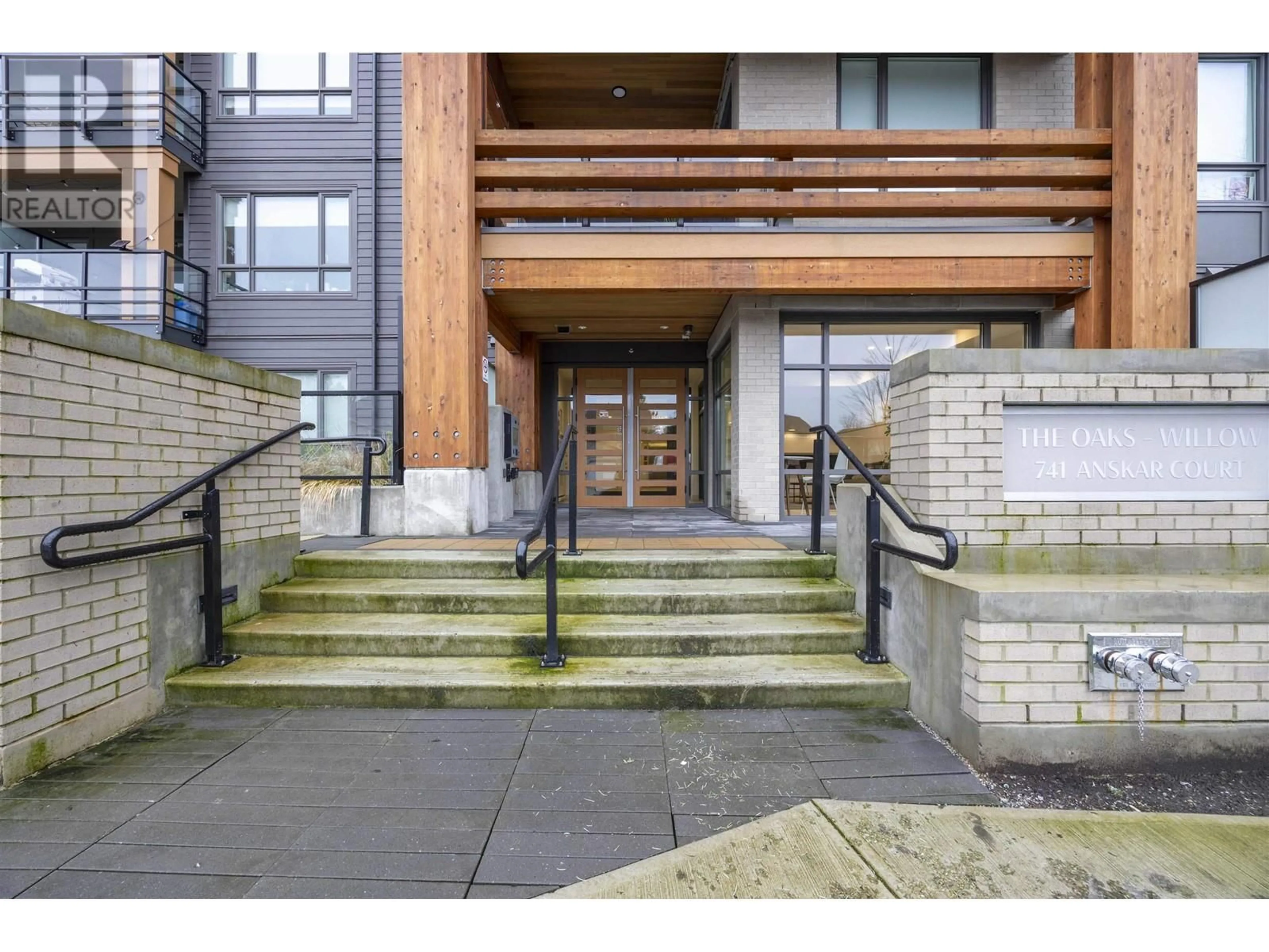 Indoor foyer for 518 741 ANSKAR COURT, Coquitlam British Columbia V3J4J3