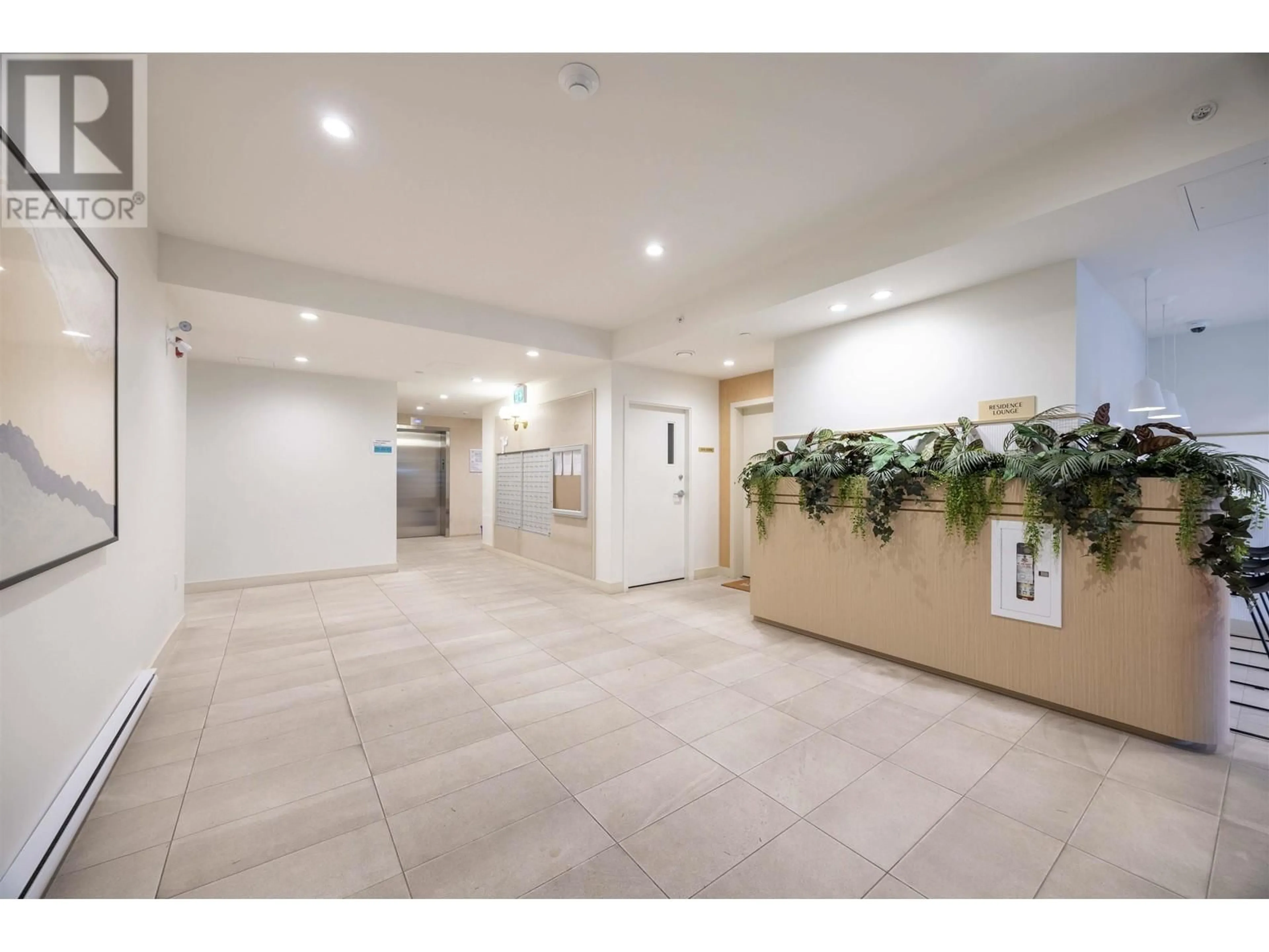 Indoor foyer for 518 741 ANSKAR COURT, Coquitlam British Columbia V3J4J3