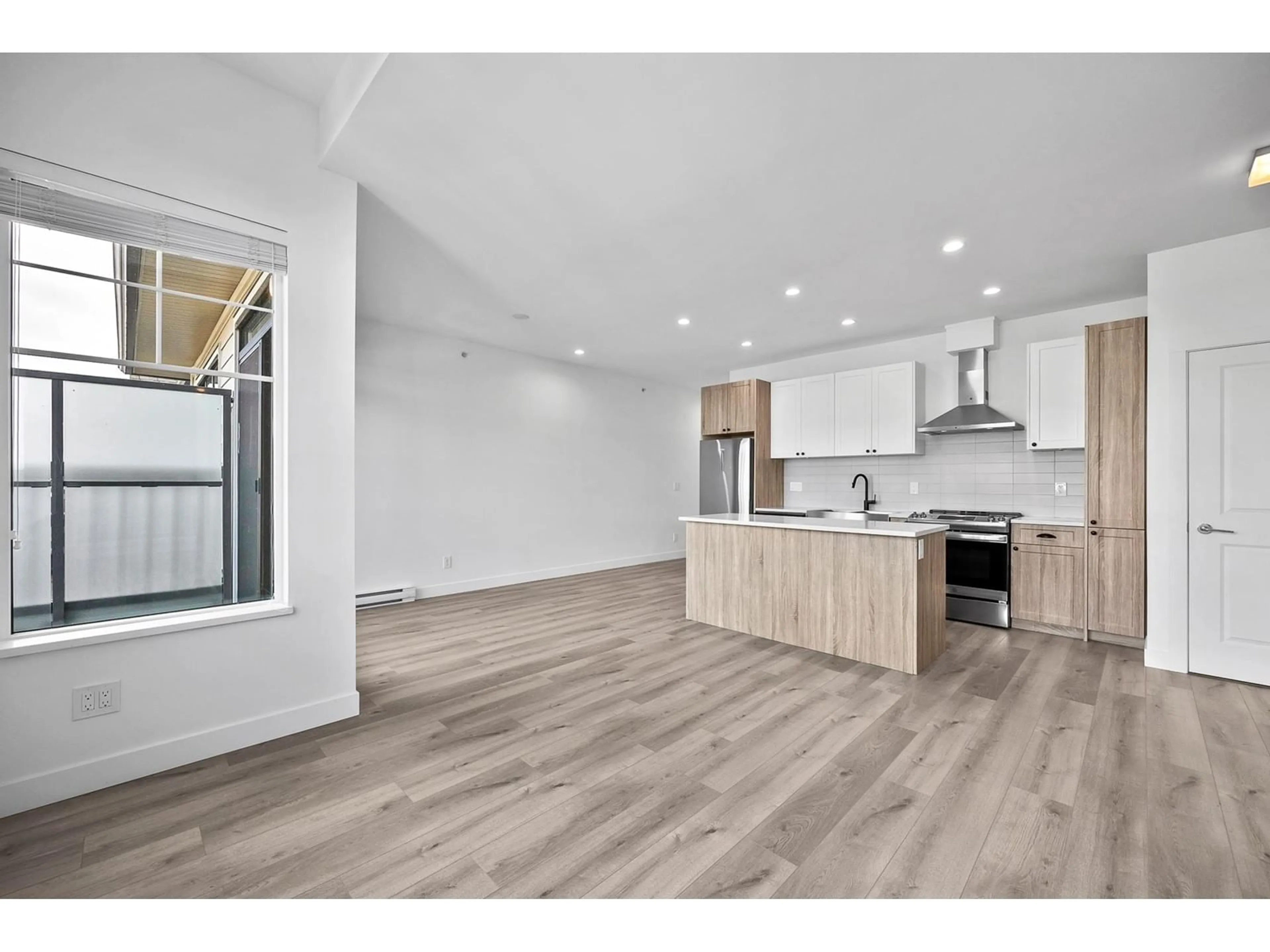 Open concept kitchen, wood/laminate floor for B501 20487 65 AVENUE, Langley British Columbia V2Y3K5