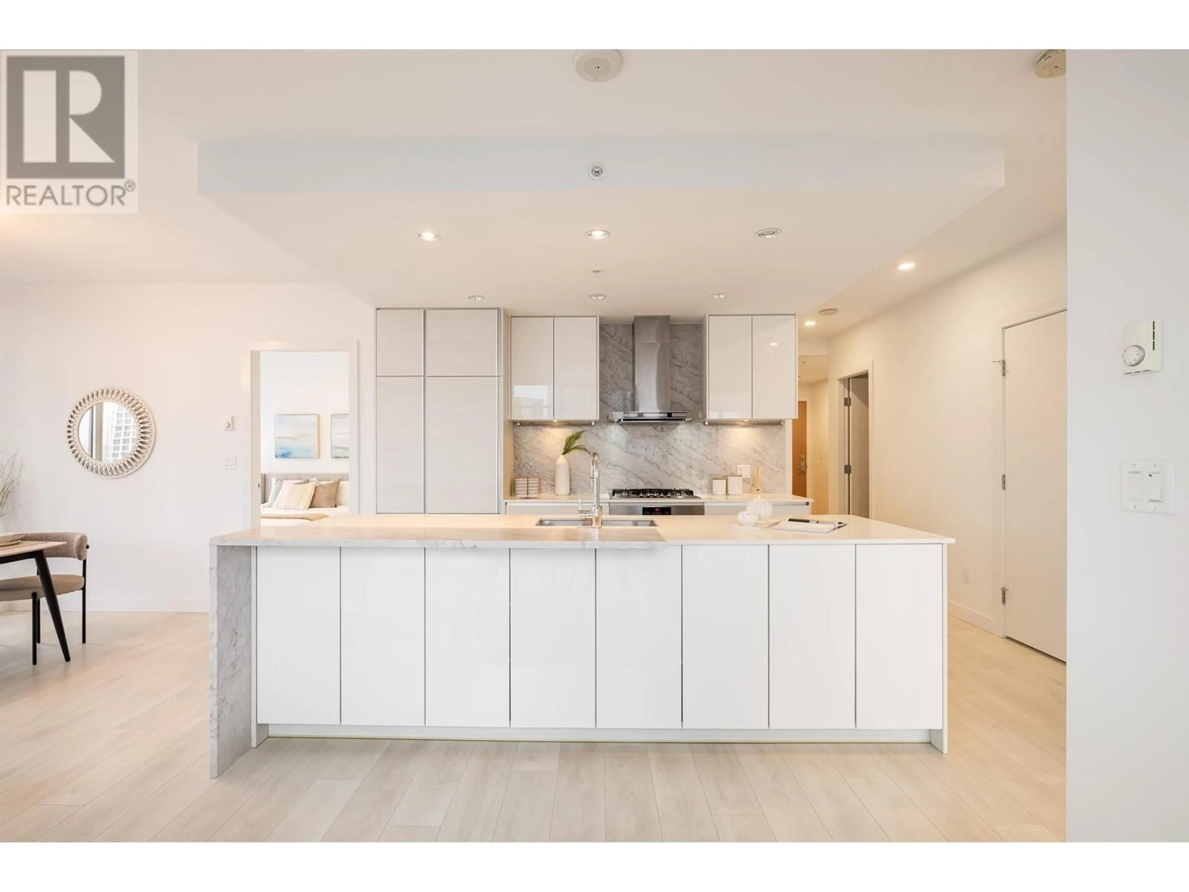 Open concept kitchen, ceramic/tile floor for 1007 6098 STATION STREET, Burnaby British Columbia V5H0H4